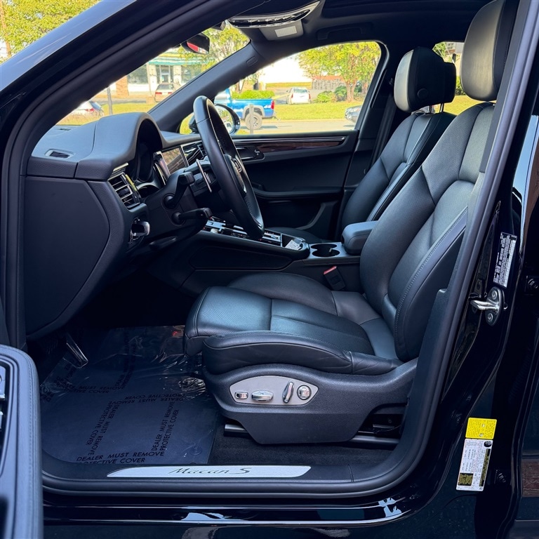 2023 Porsche Macan S - Photo 13