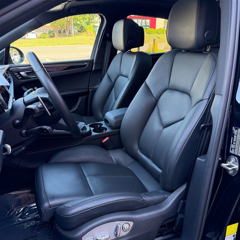 2023 Porsche Macan S - Photo 15