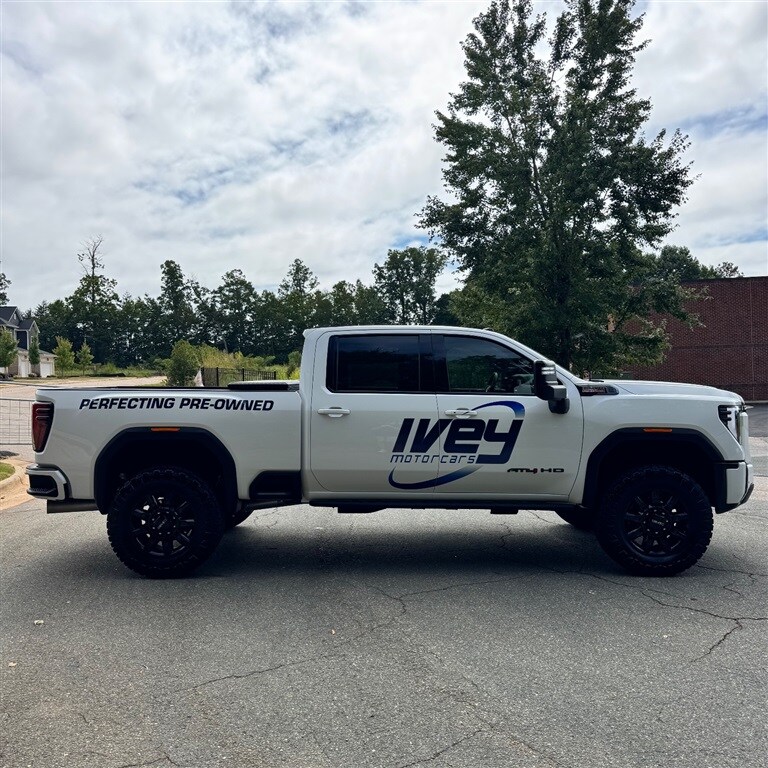 2024 Gmc Sierra HD AT4 photo 3