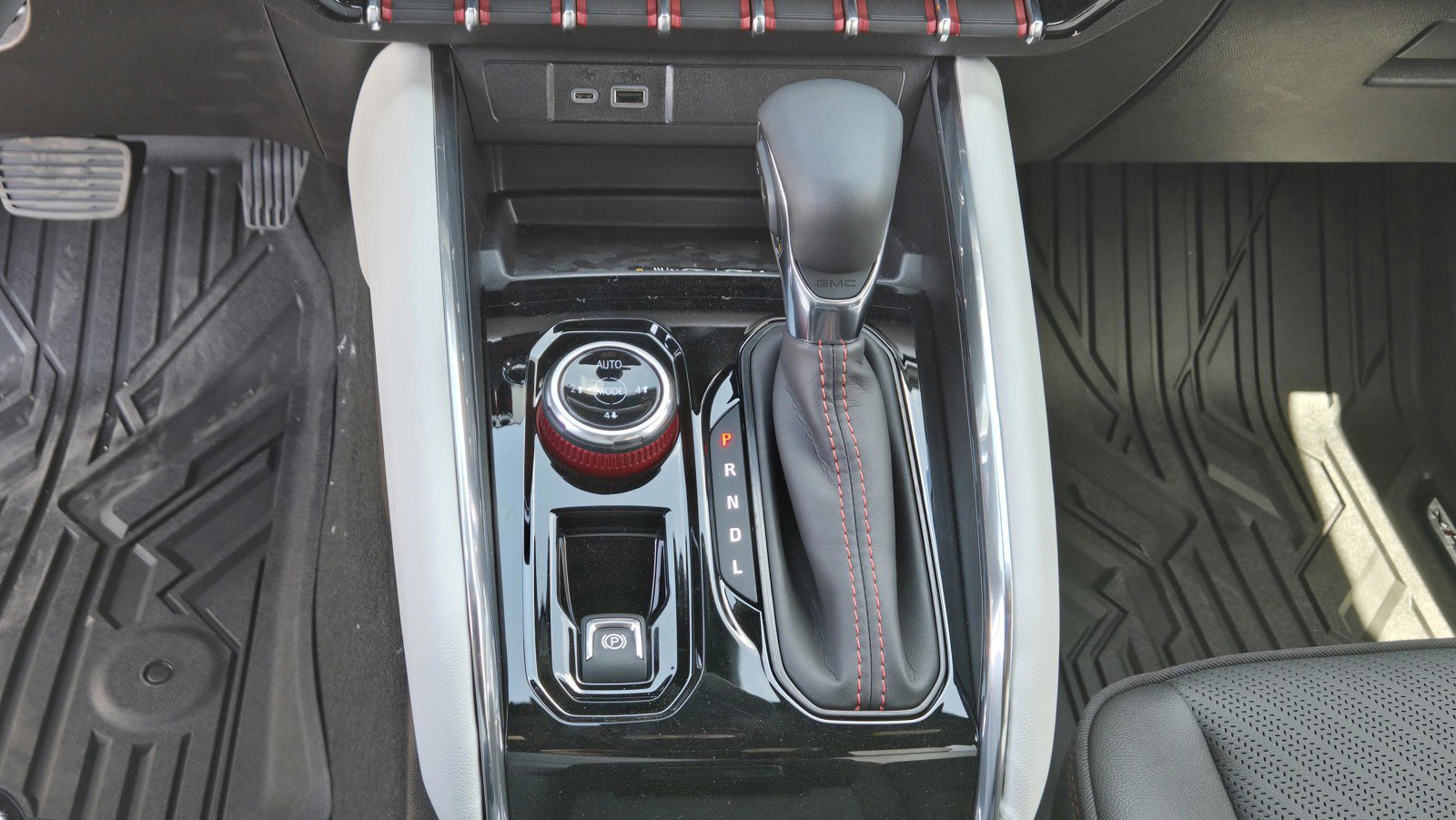 2026 GMC Canyon AT4X - Photo 18