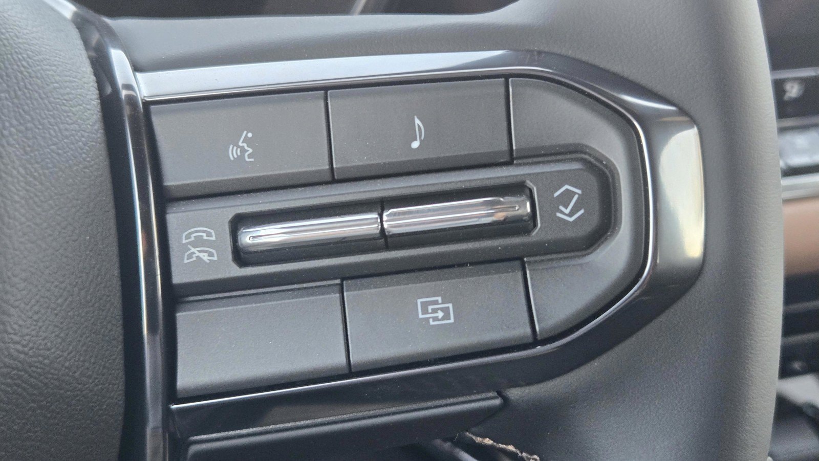 2026 GMC Canyon AT4 - Photo 15