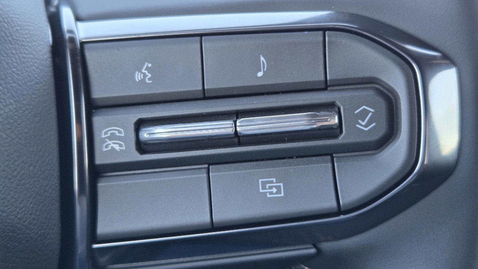 2026 GMC Canyon AT4 - Photo 16