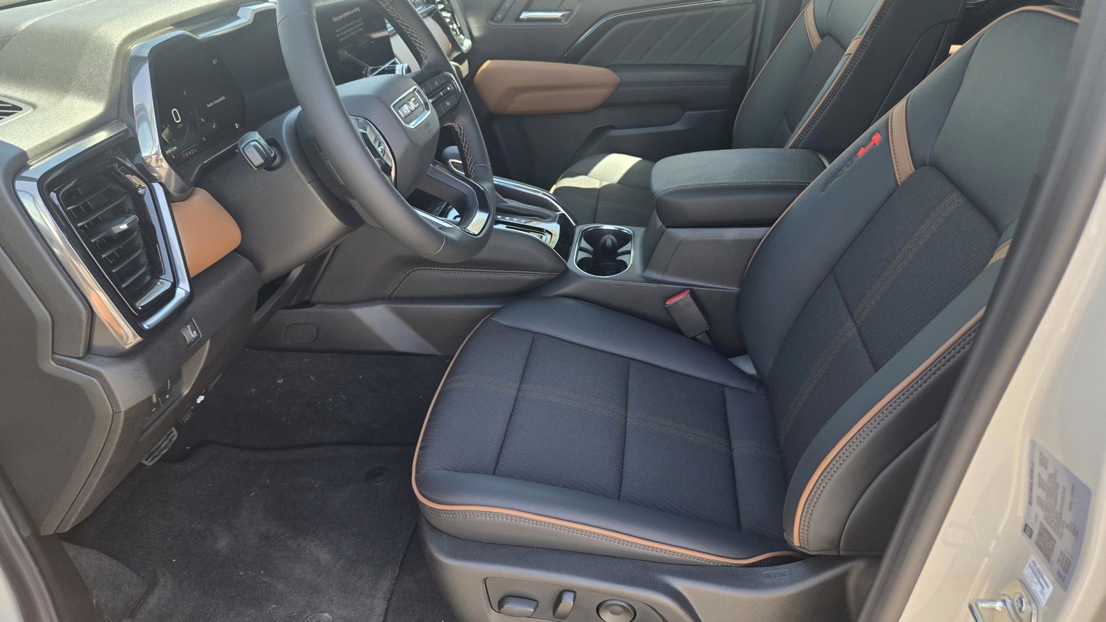 2026 GMC Canyon AT4 - Photo 11