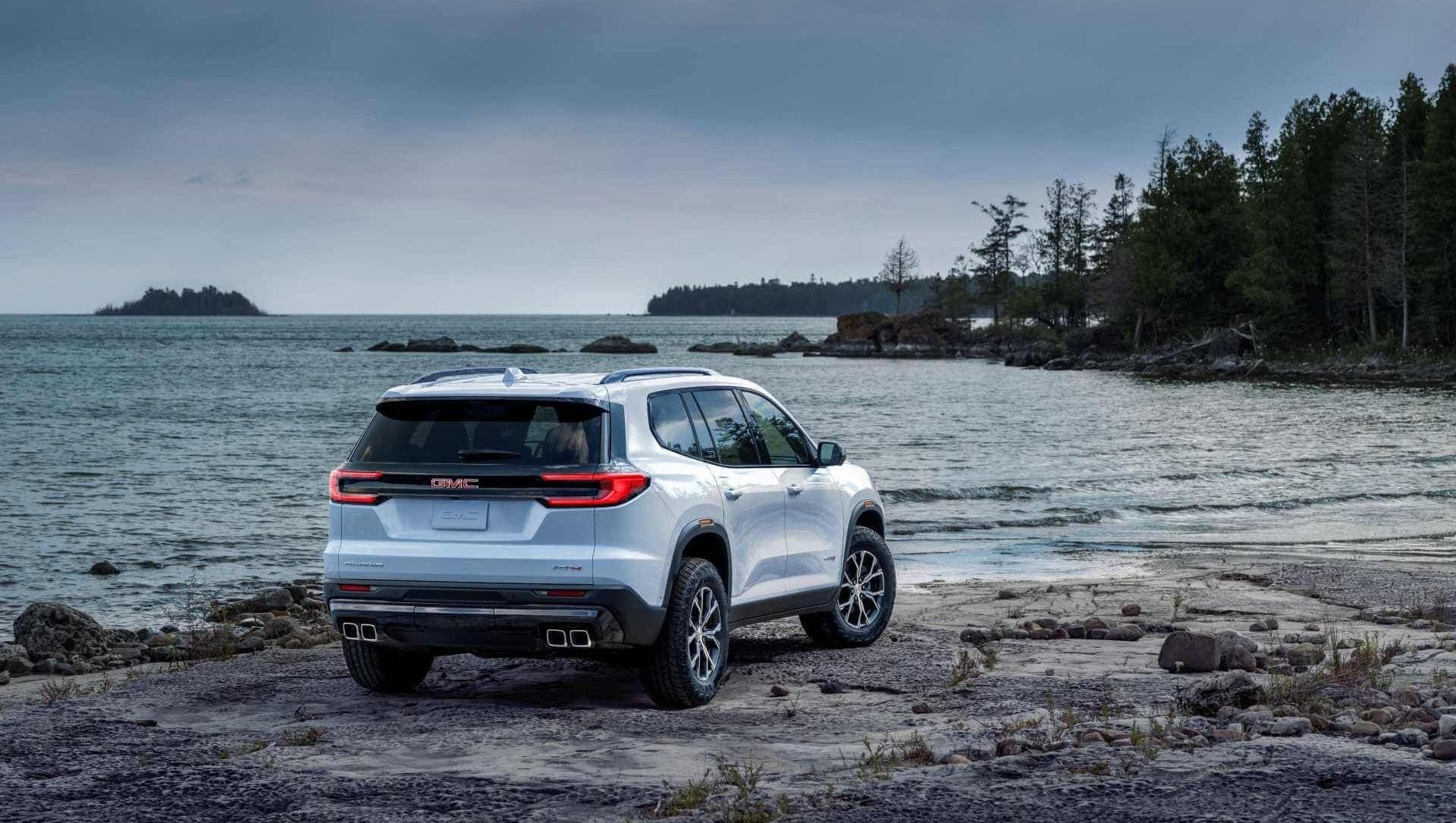 GMC Acadia sitting on Ocean floor revealed by tides