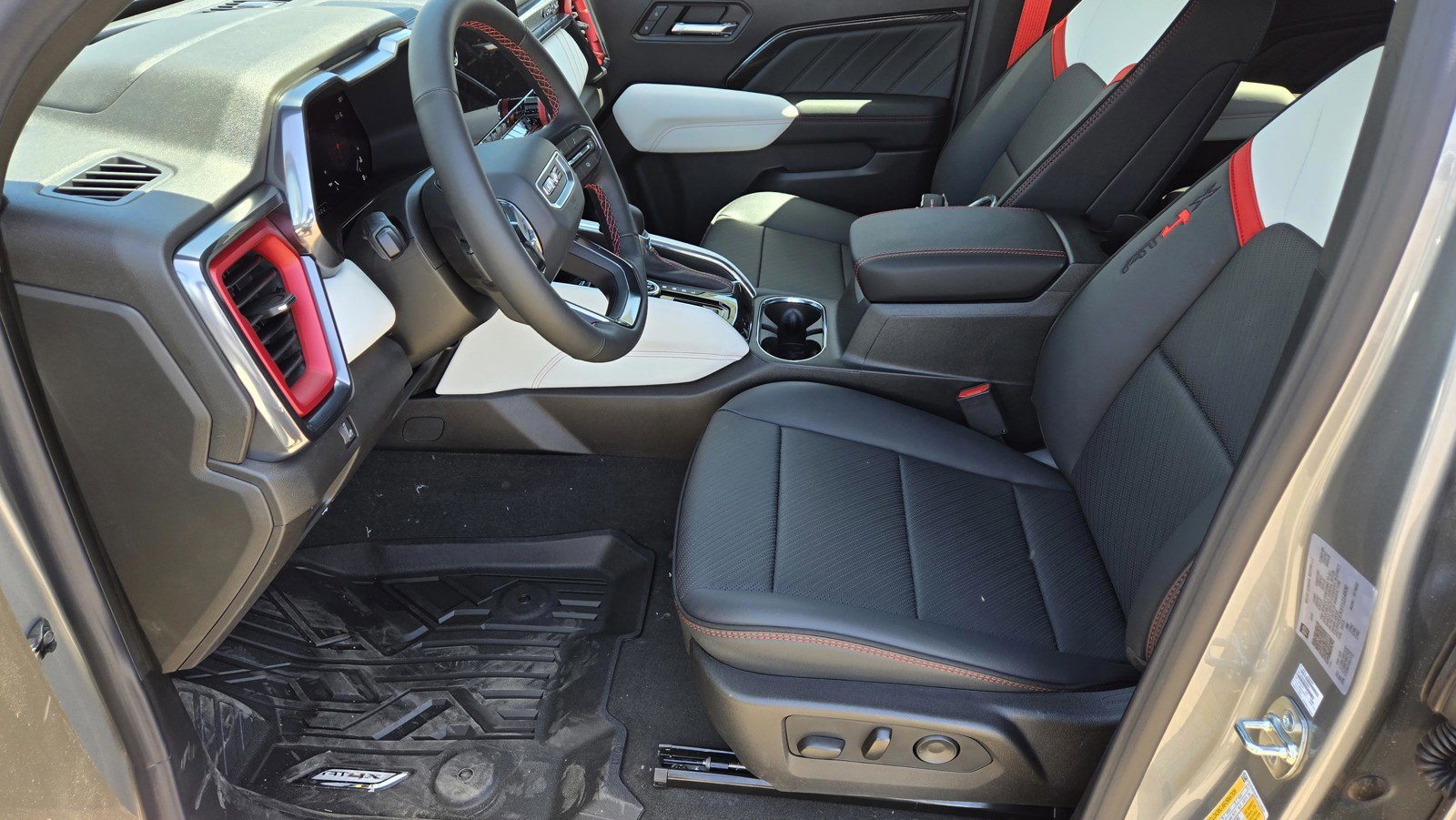 2026 GMC Canyon AT4X - Photo 11