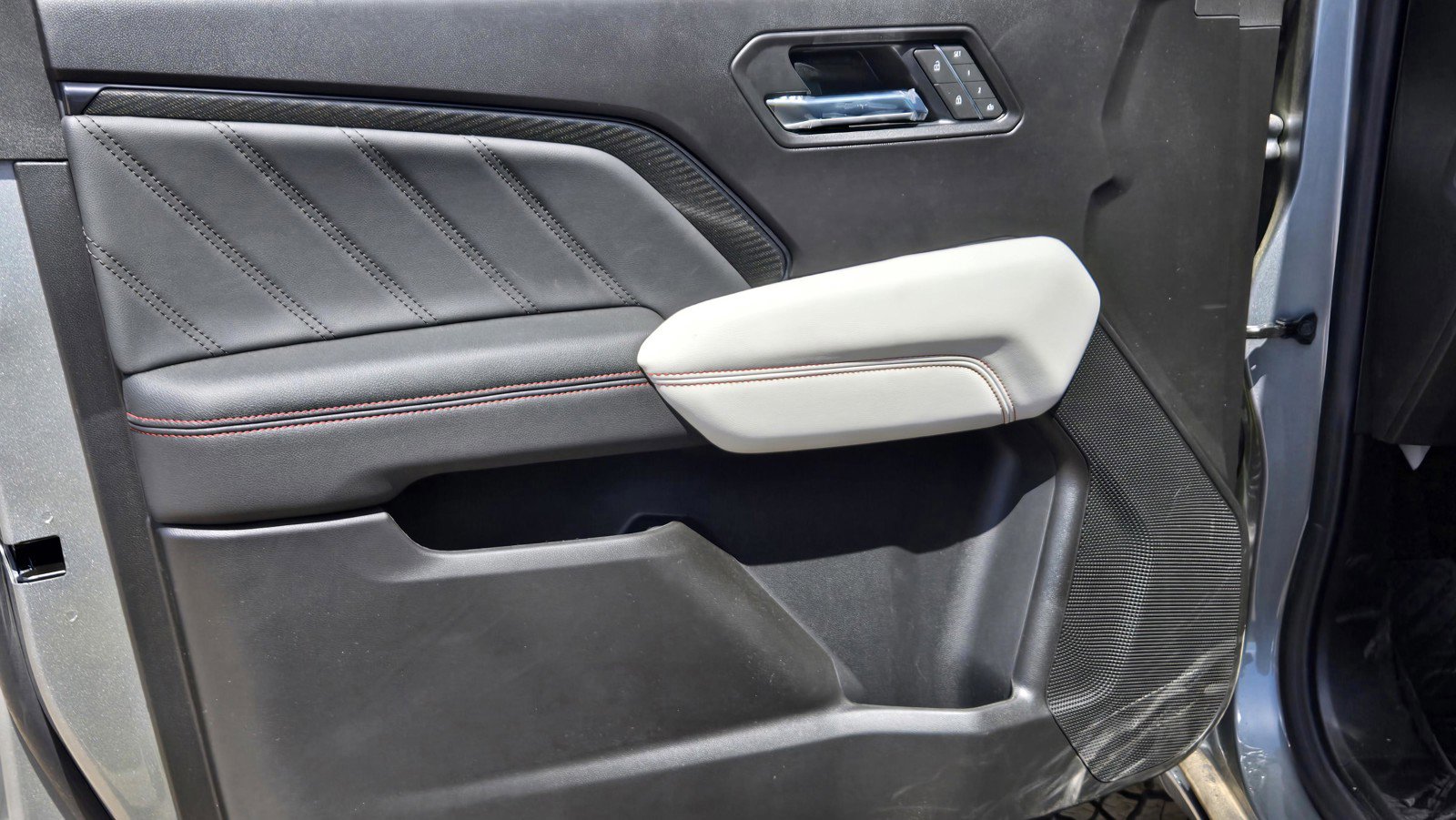 2026 GMC Canyon AT4X - Photo 13