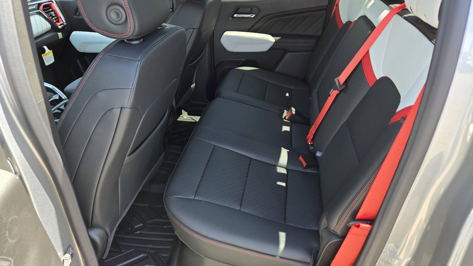2026 GMC Canyon AT4X - Photo 9