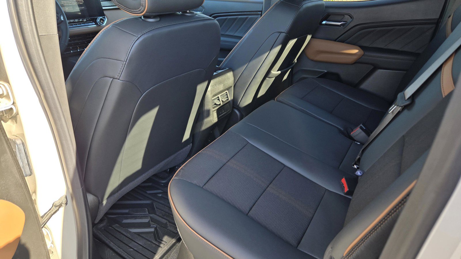 2026 GMC Canyon AT4 - Photo 9