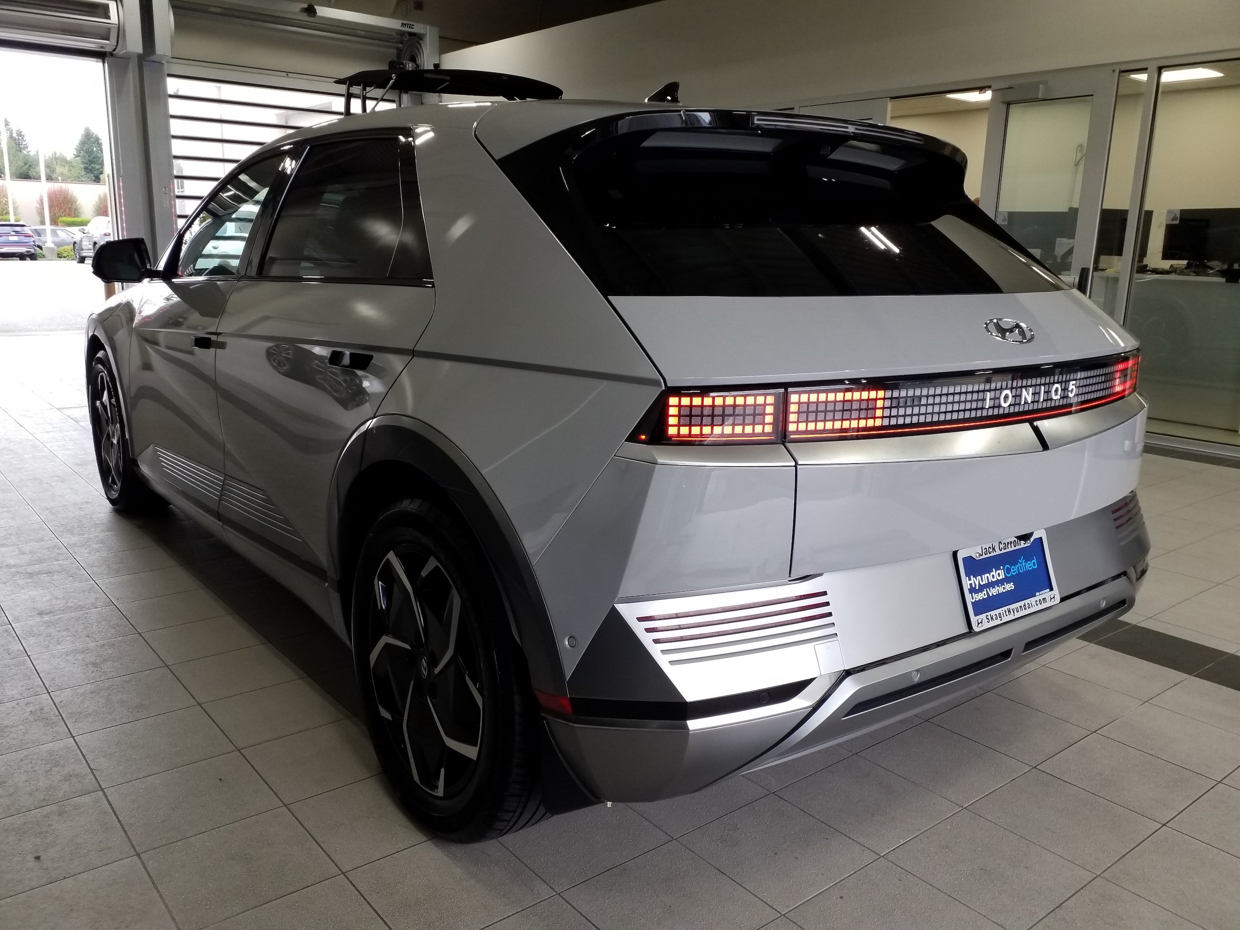 2024 Hyundai IONIQ 5 Limited - Photo 18