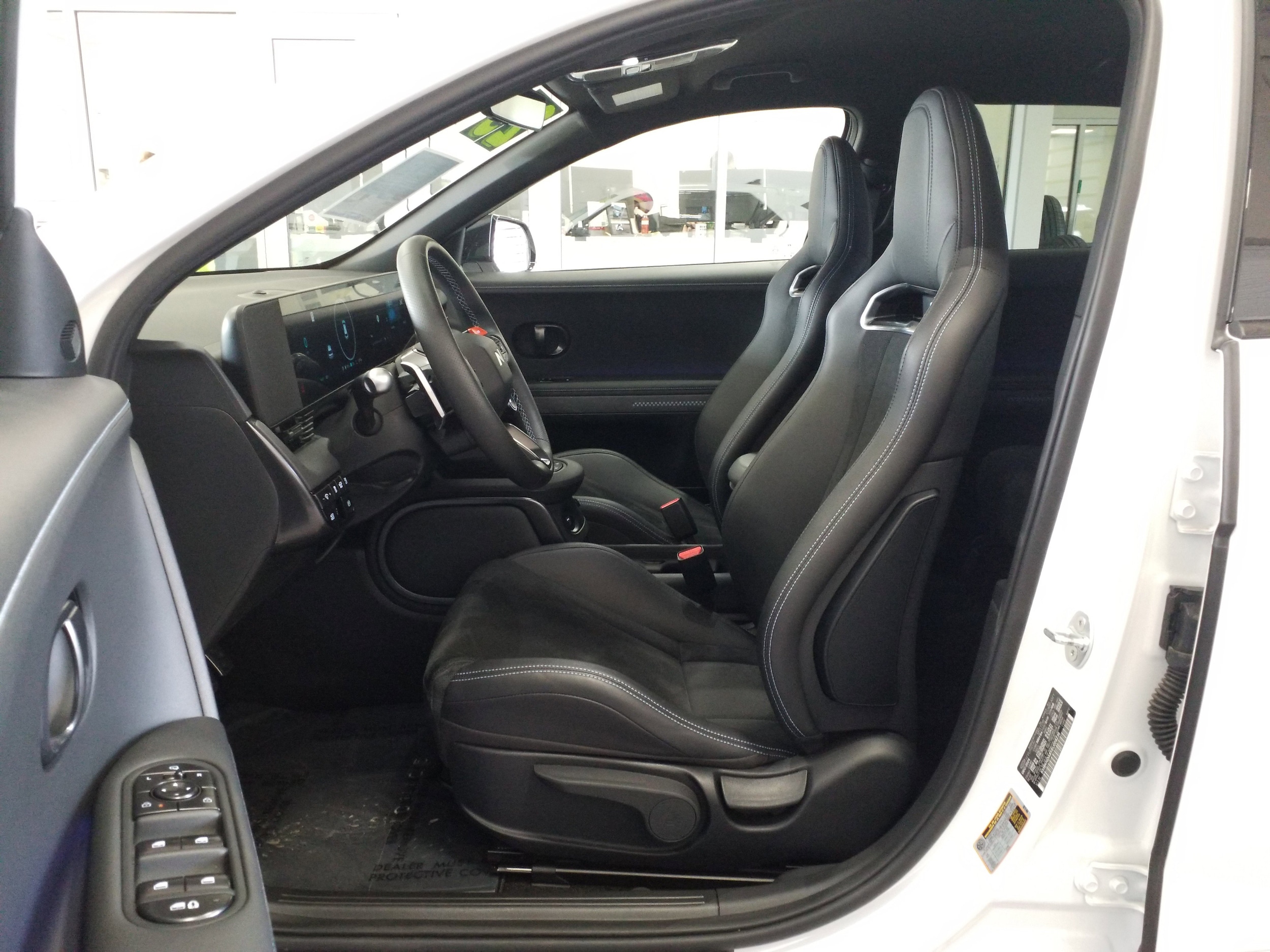 2025 Hyundai IONIQ 5 N - Photo 12