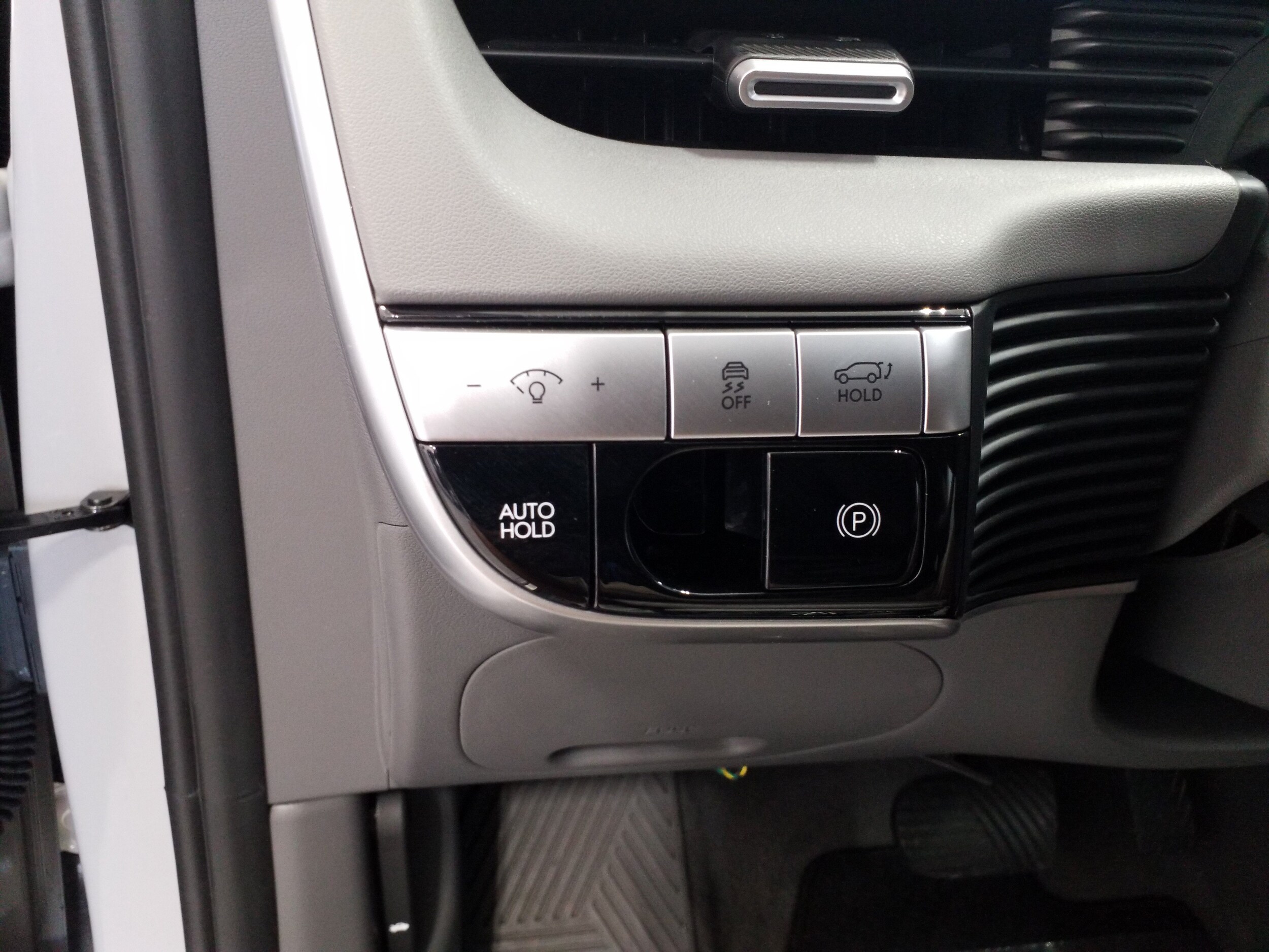 2024 Hyundai IONIQ 5 Limited - Photo 10