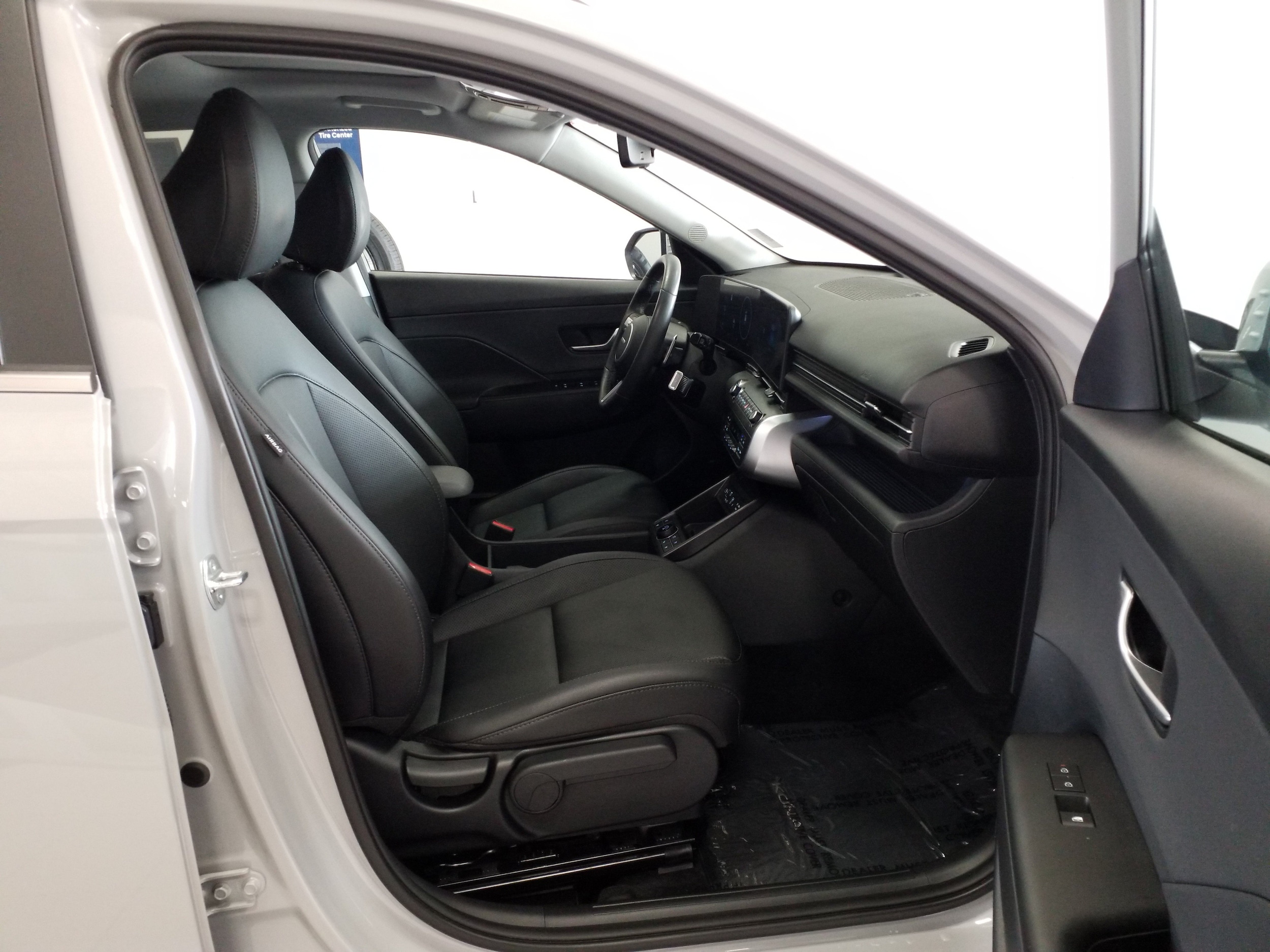 2025 Hyundai Kona Limited - Photo 17