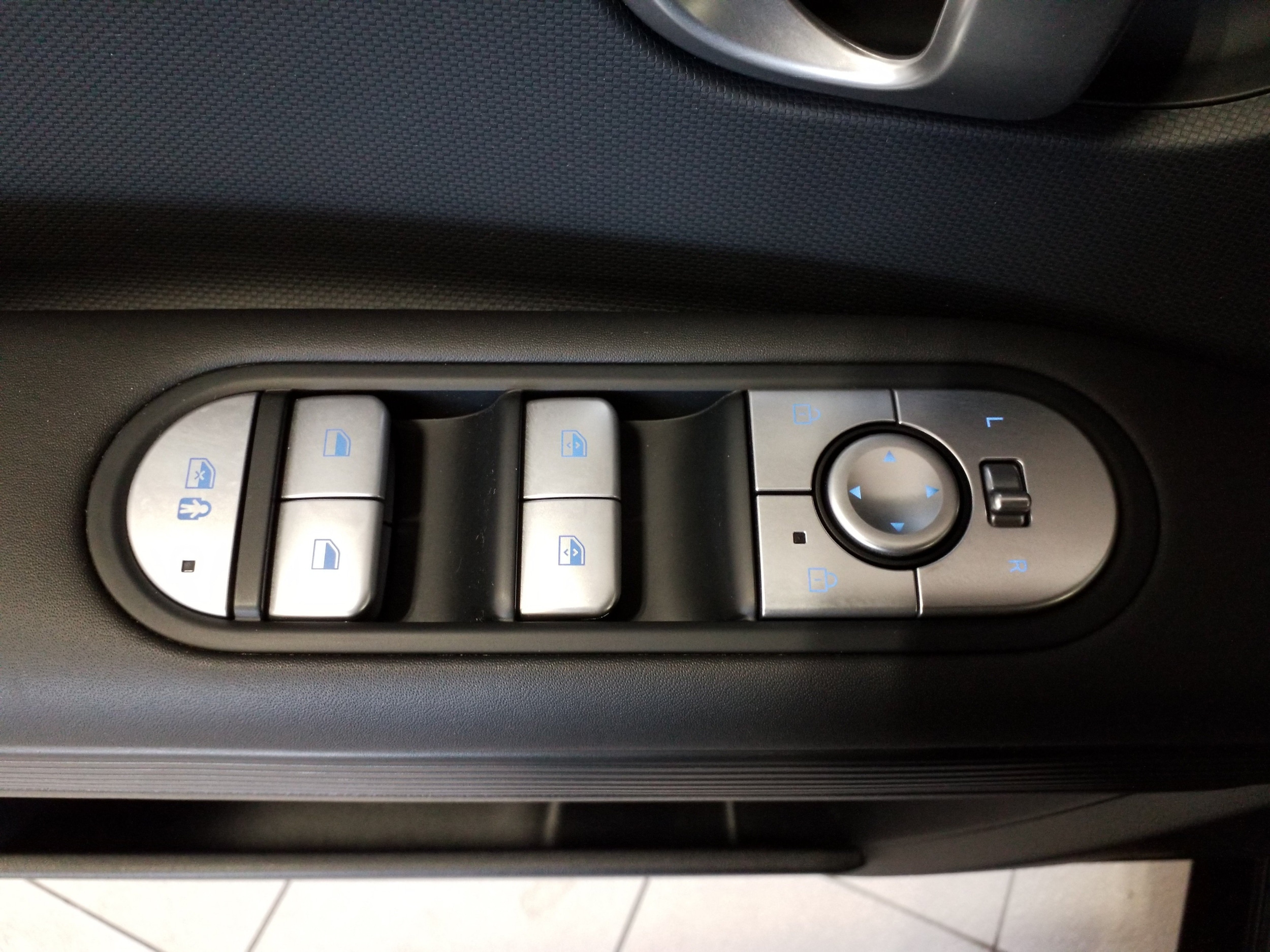 2024 Hyundai IONIQ 5 SEL - Photo 11