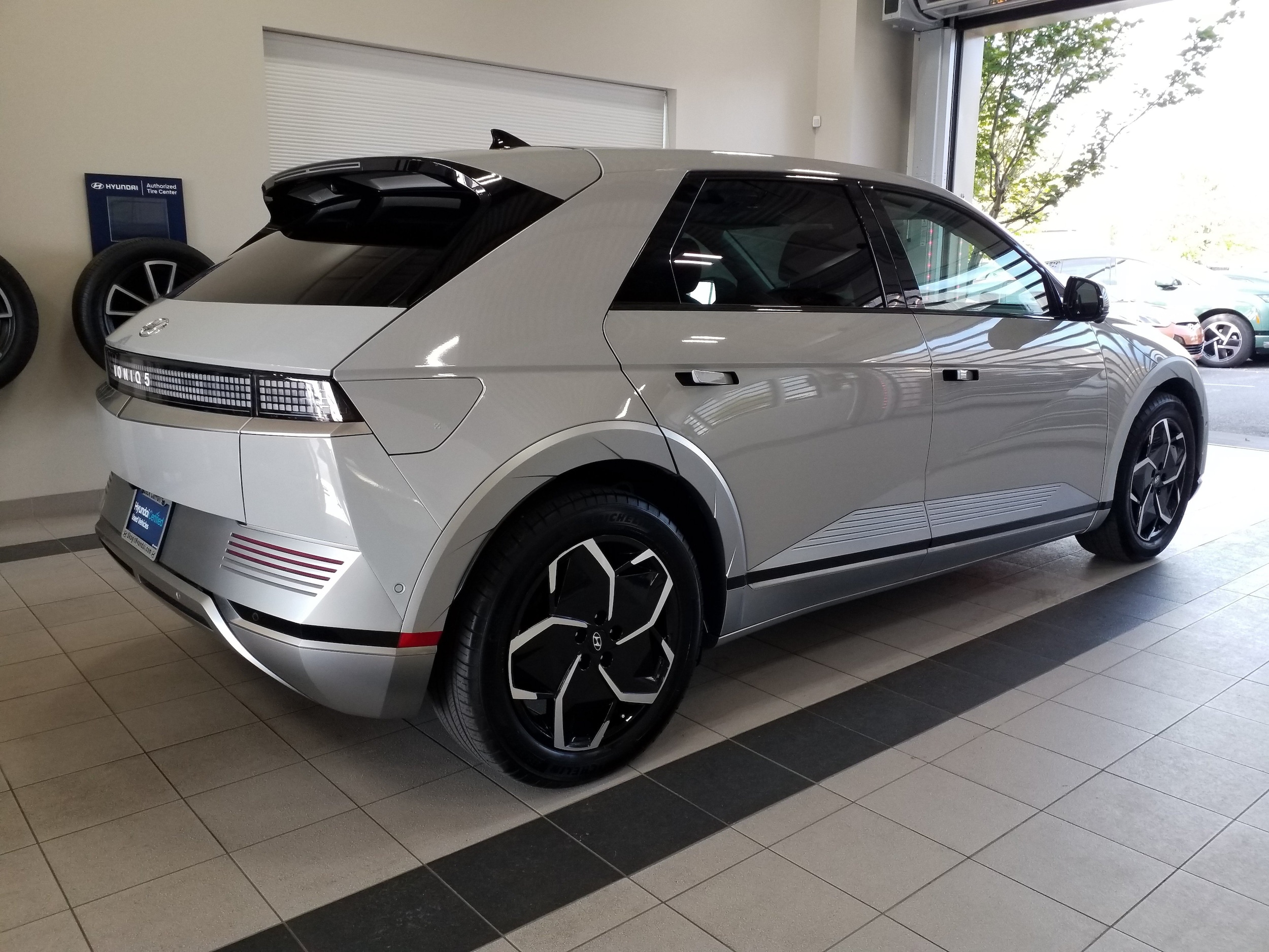 2024 Hyundai IONIQ 5 Limited - Photo 19
