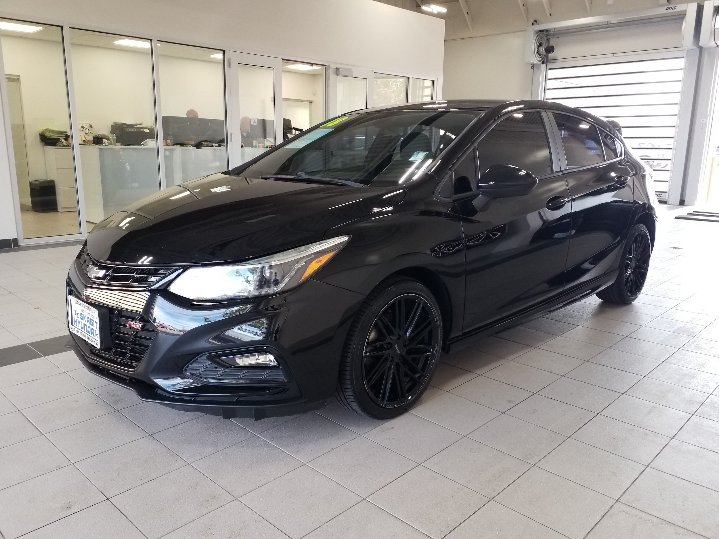 Used 2018 Chevrolet Cruze LT with VIN 3G1BE6SM1JS581735 for sale in Burlington, WA