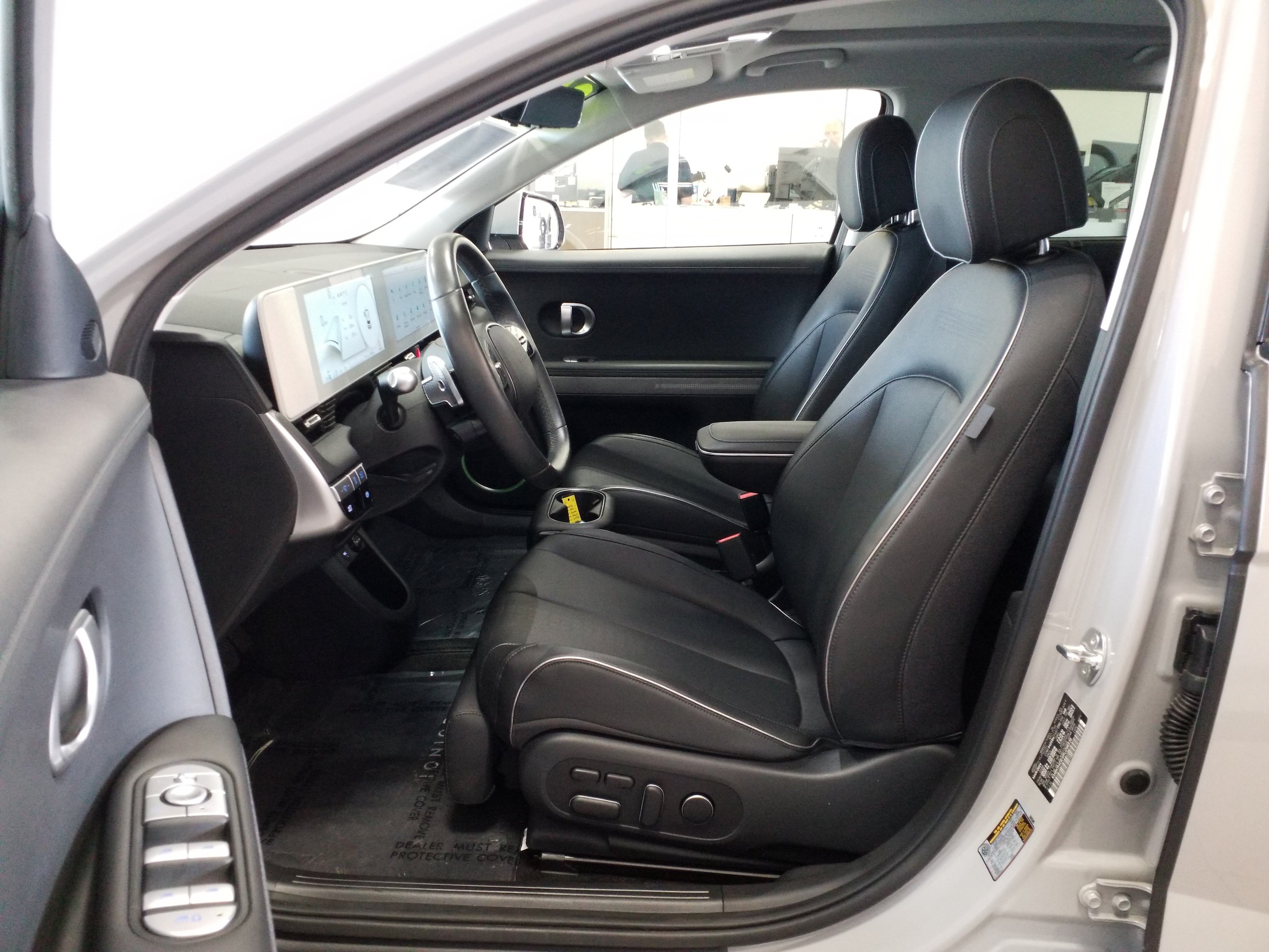 2024 Hyundai IONIQ 5 Limited - Photo 12