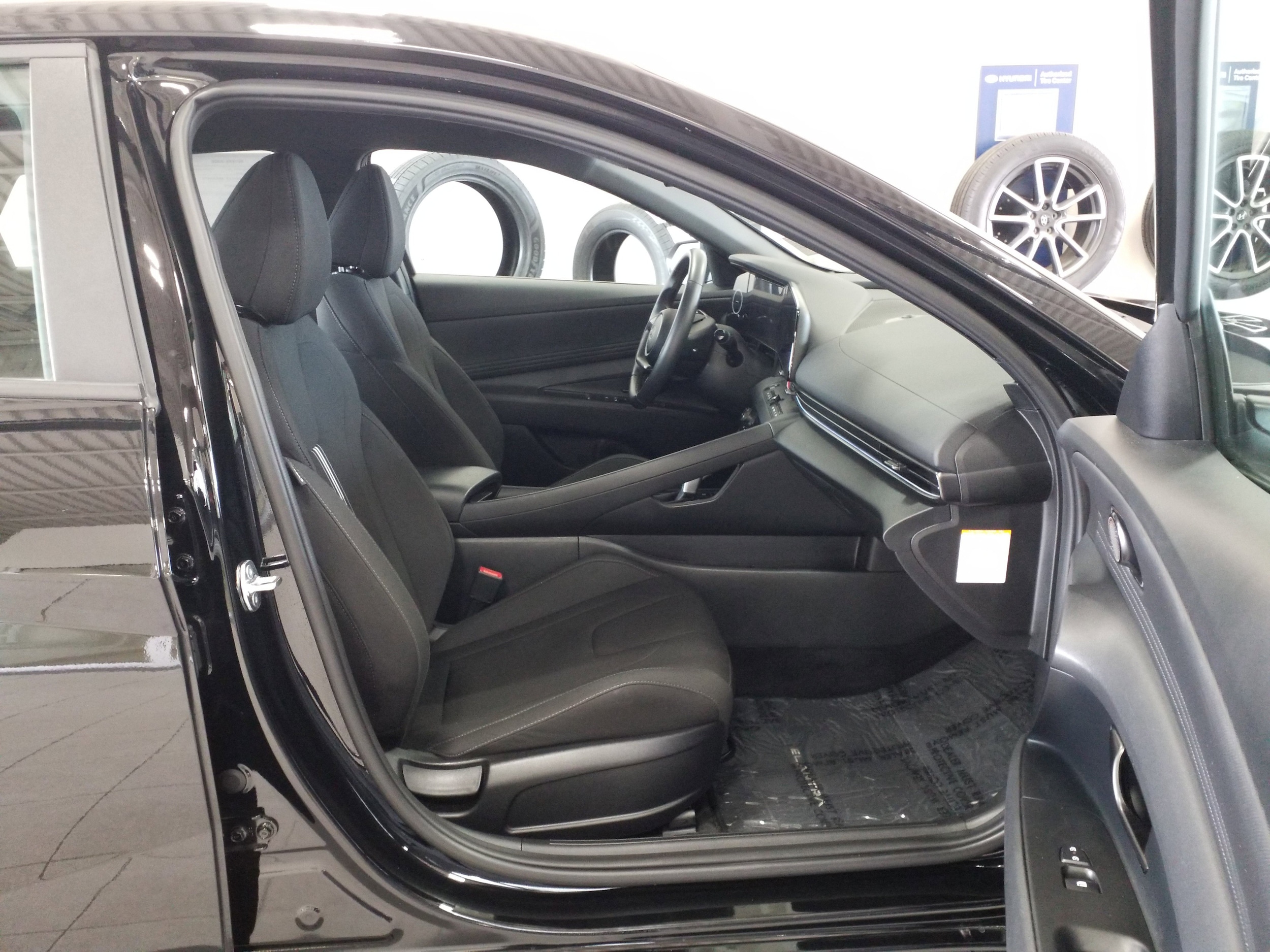 2025 Hyundai Elantra Blue - Photo 16