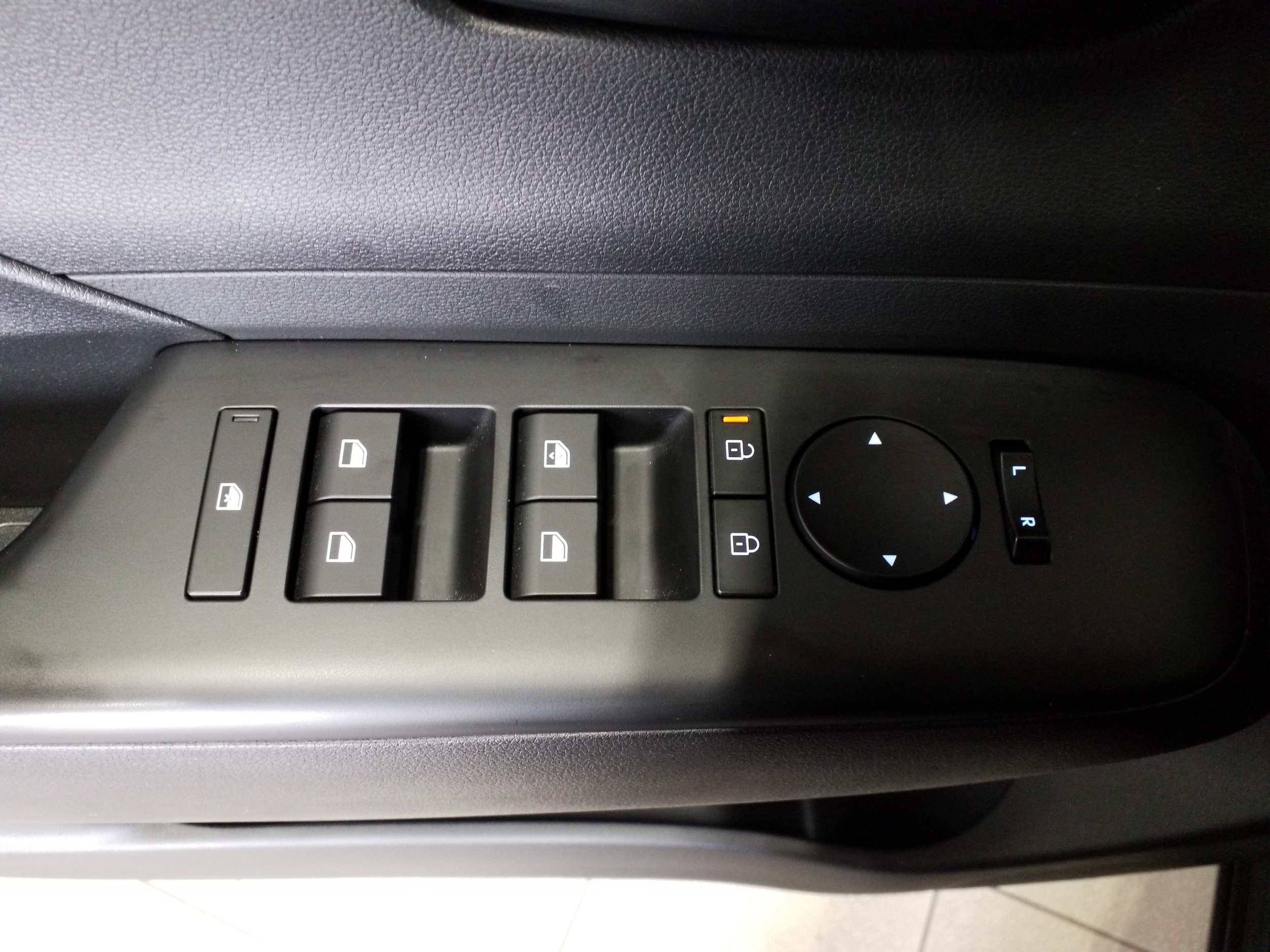 2024 Hyundai Kona EV SEL - Photo 12