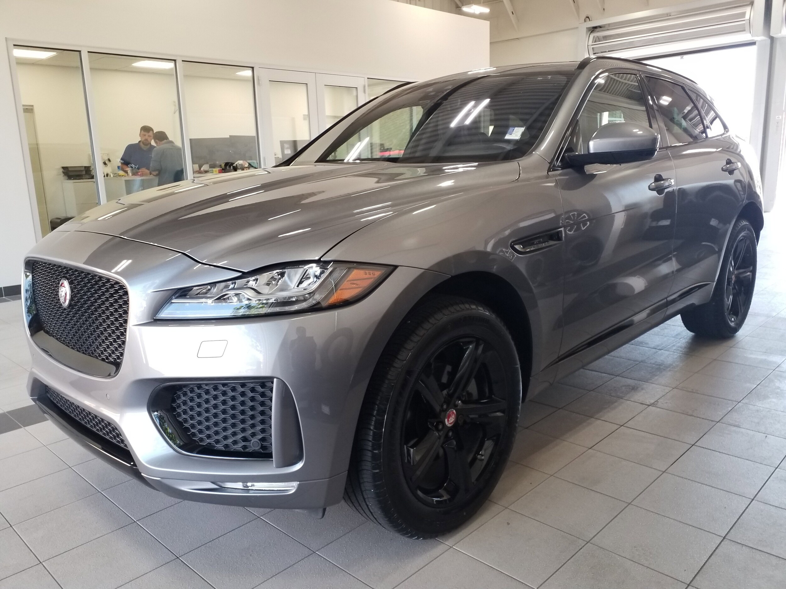 2020 Jaguar F-PACE Checkered Flag Edition photo 2
