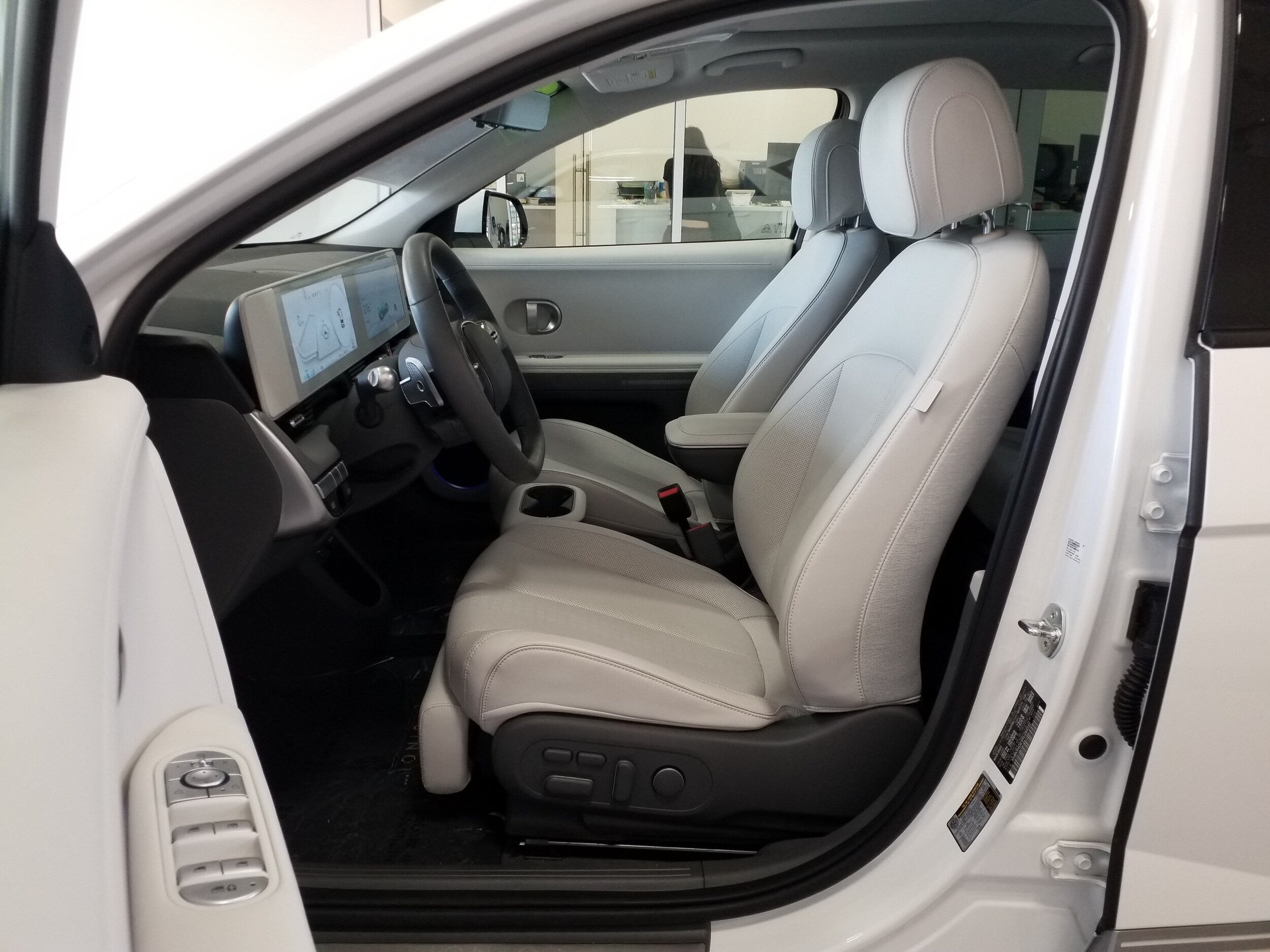 2024 Hyundai IONIQ 5 Limited - Photo 12