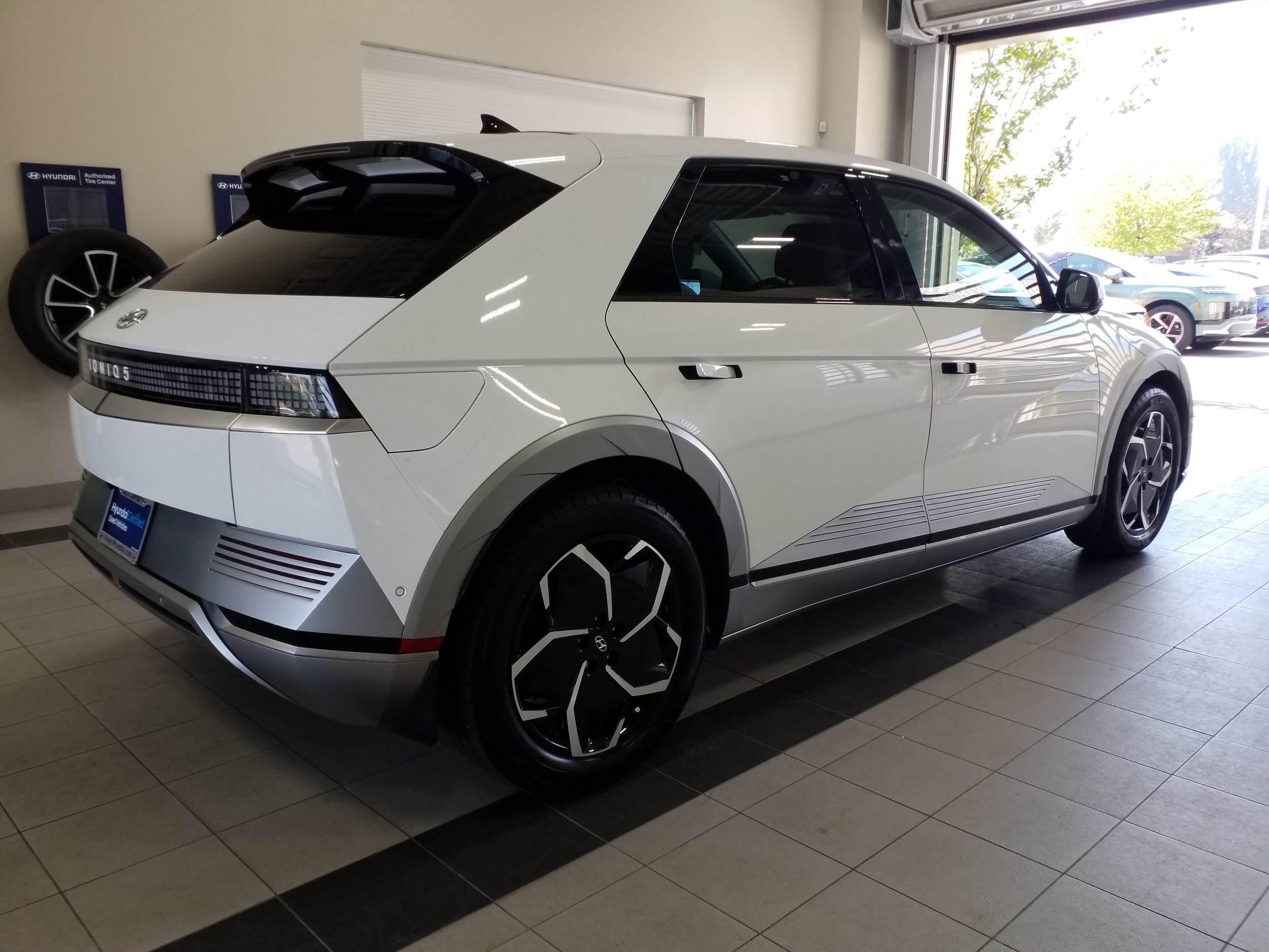 2024 Hyundai IONIQ 5 Limited - Photo 19