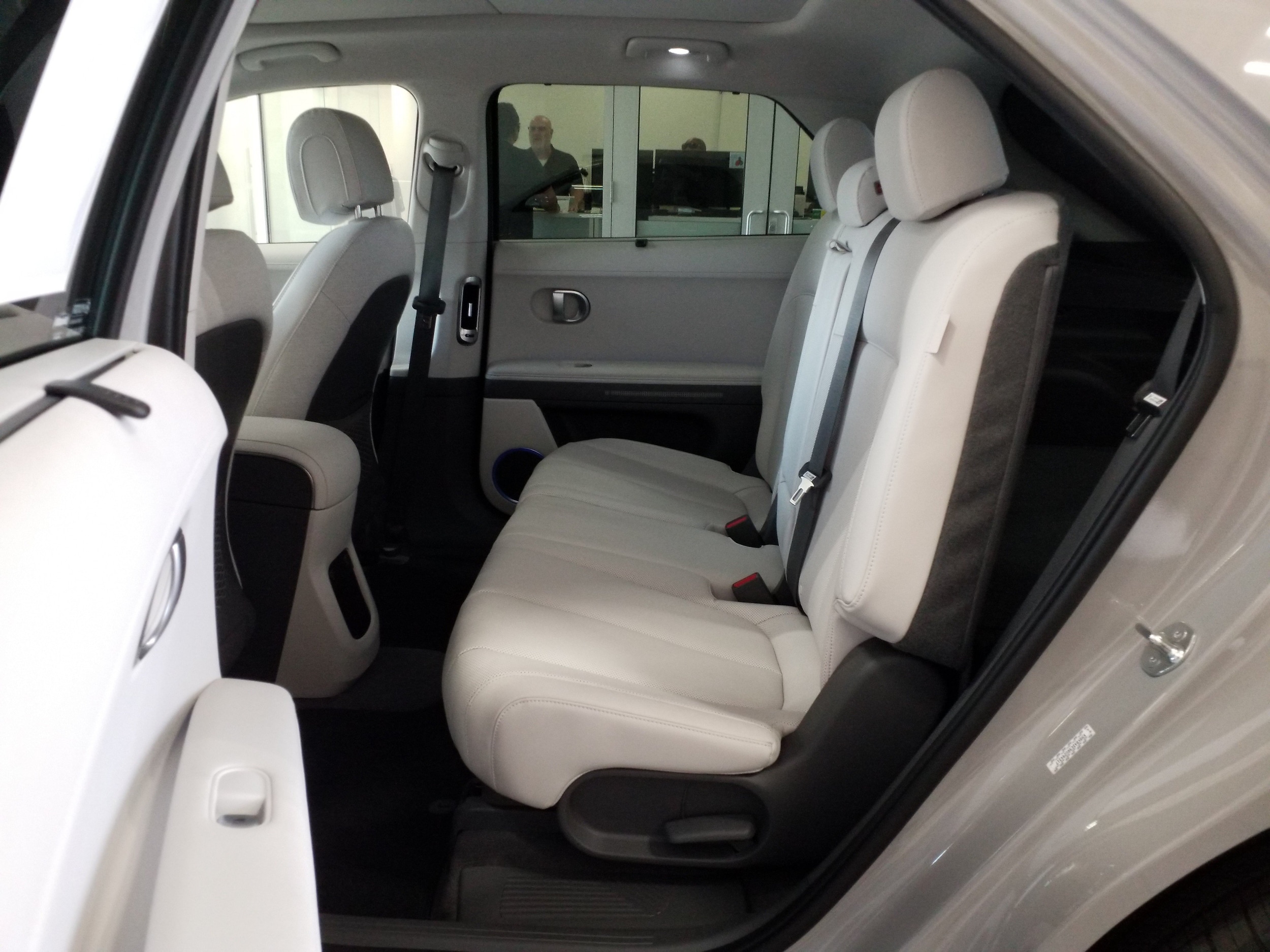 2024 Hyundai IONIQ 5 Limited - Photo 13