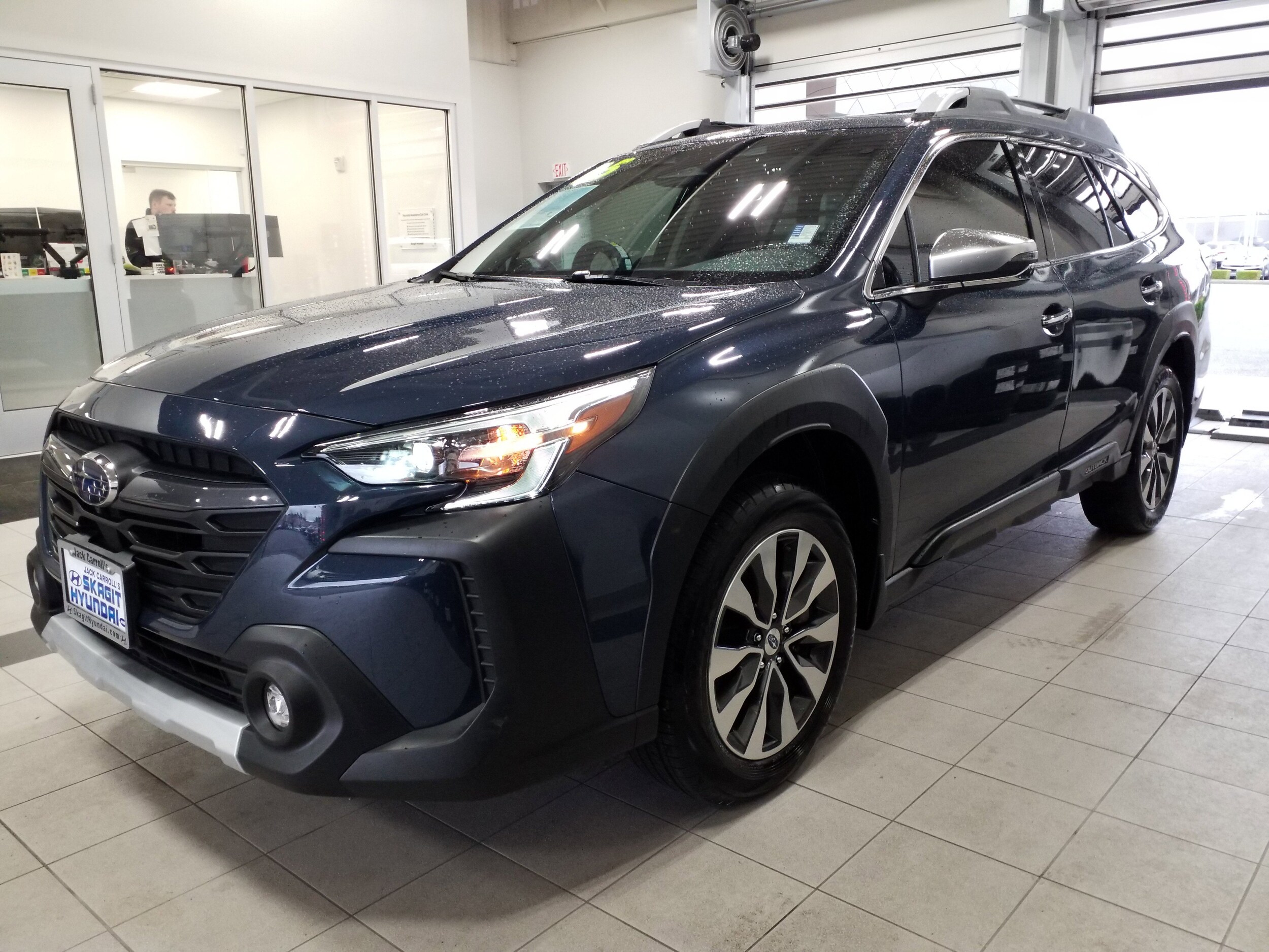 2025 Subaru Outback Touring photo 2