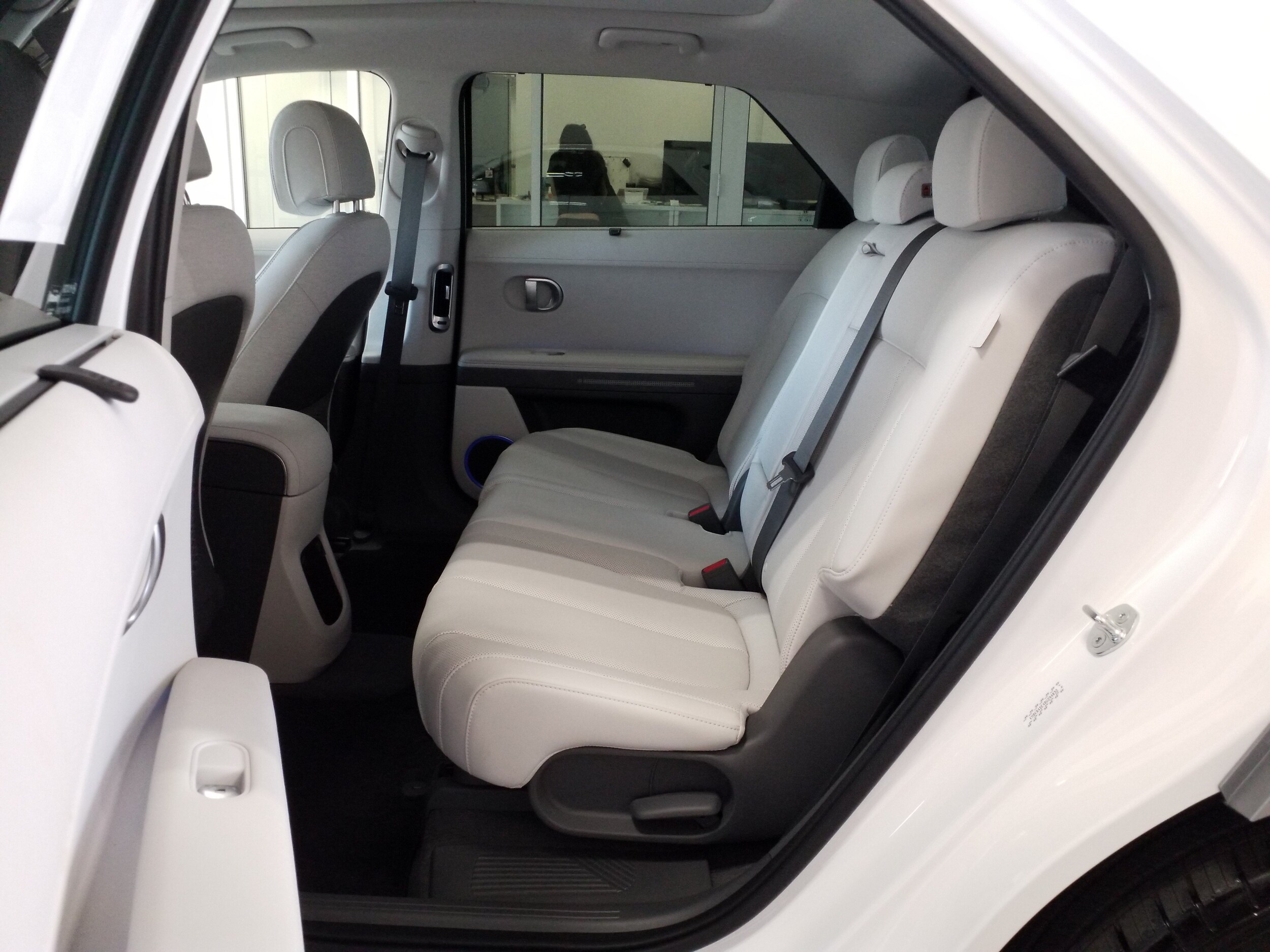 2024 Hyundai IONIQ 5 Limited - Photo 13