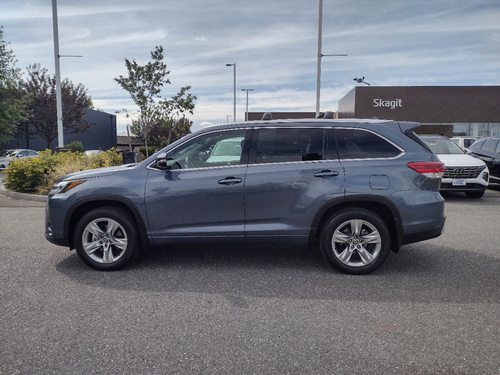 Used 2019 Toyota Highlander Limited with VIN 5TDDZRFH4KS966442 for sale in Burlington, WA