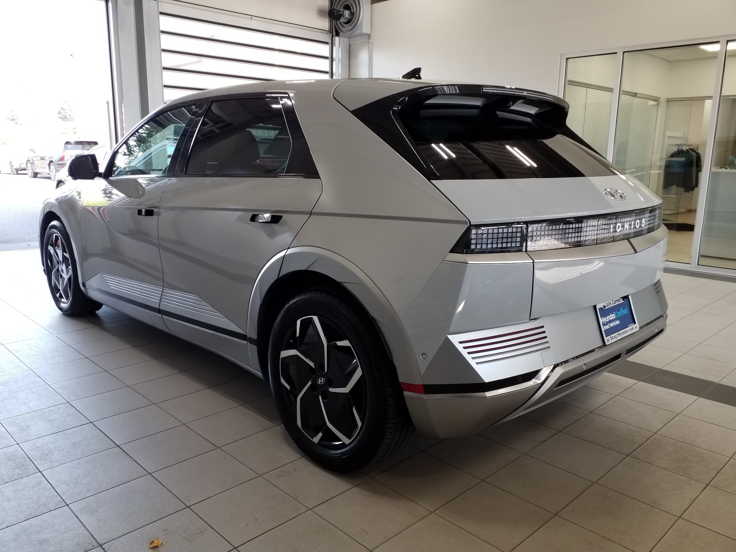 2024 Hyundai IONIQ 5 Limited - Photo 18