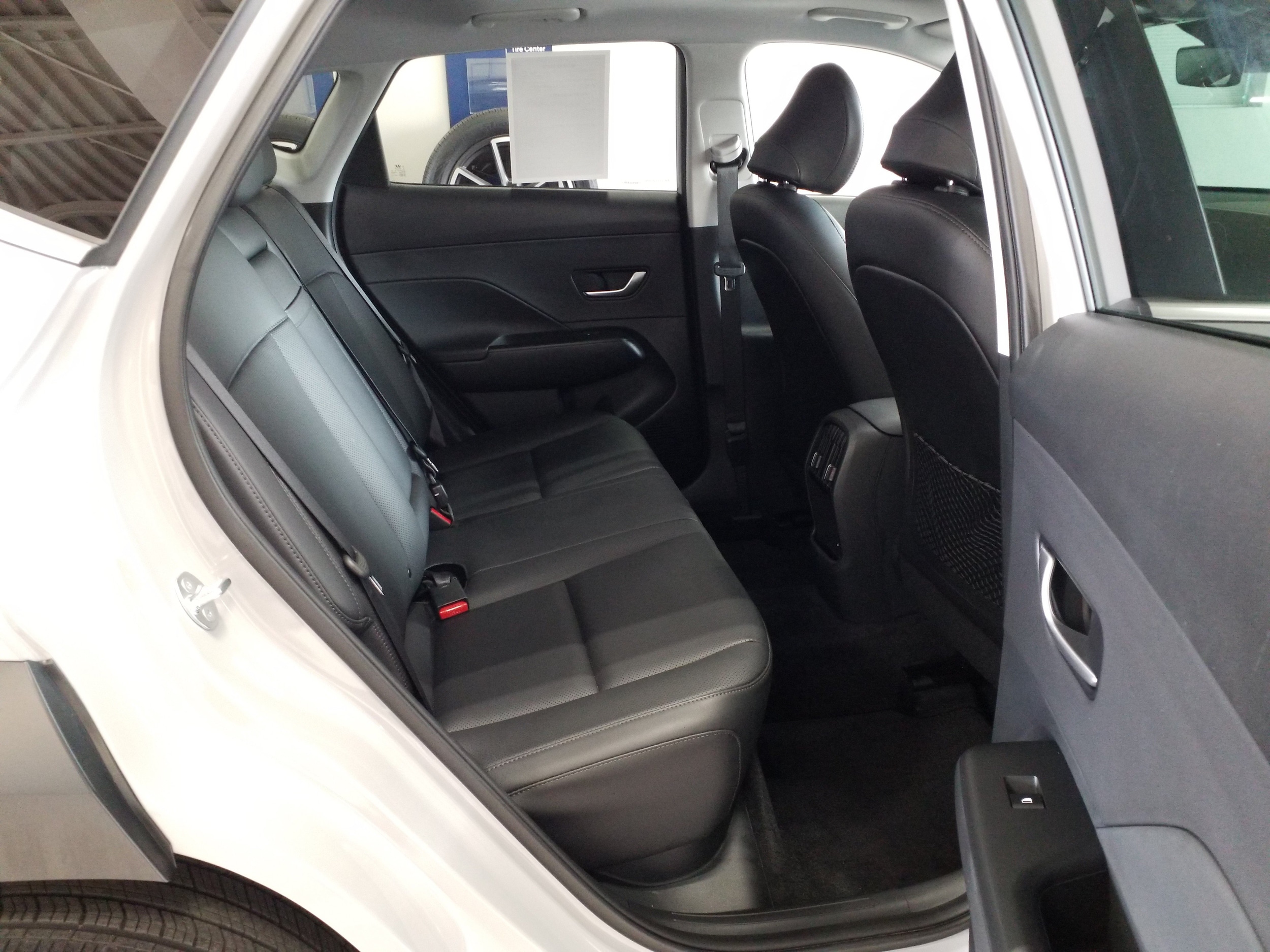 2025 Hyundai Kona Limited - Photo 16