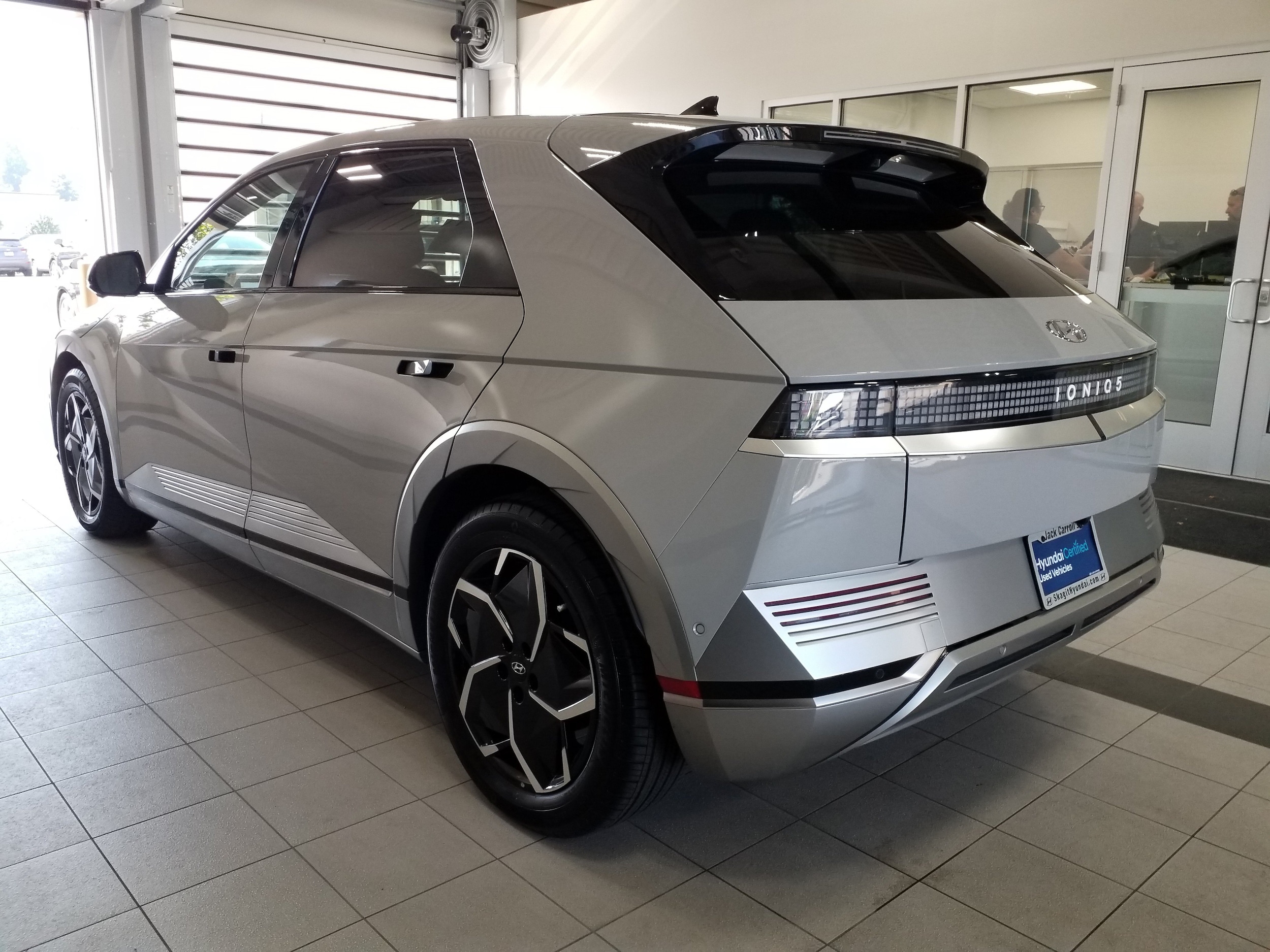 2024 Hyundai IONIQ 5 Limited - Photo 18