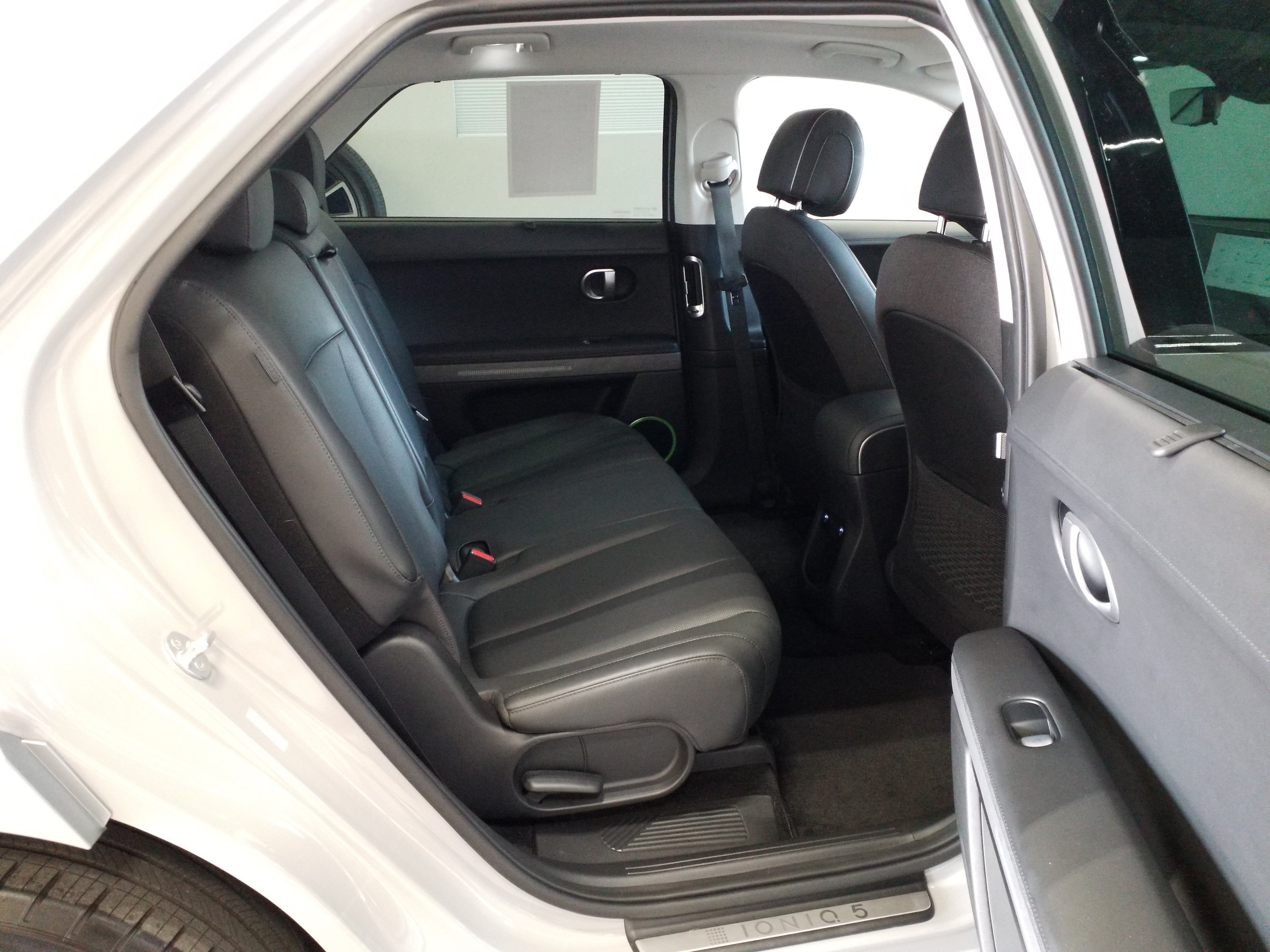 2024 Hyundai IONIQ 5 Limited - Photo 15