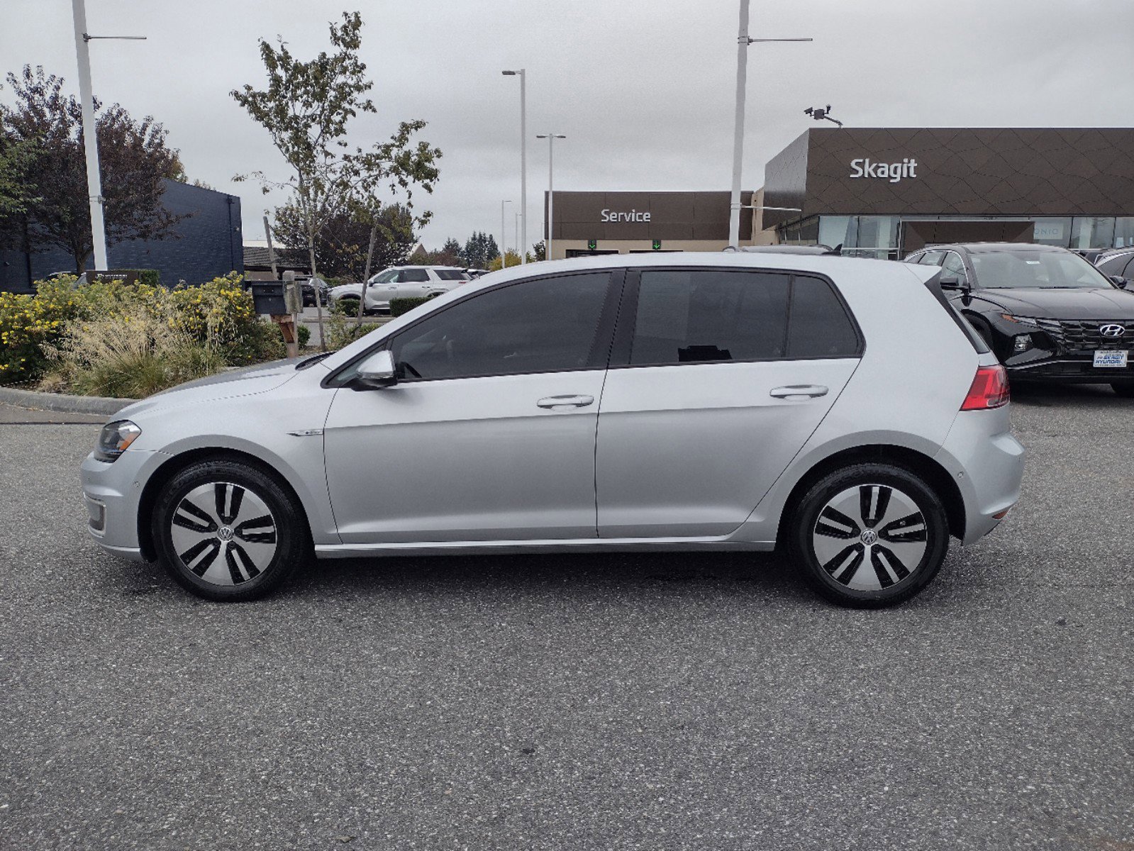 Used 2016 Volkswagen e-Golf e-Golf SEL Premium with VIN WVWPP7AU7GW915391 for sale in Burlington, WA