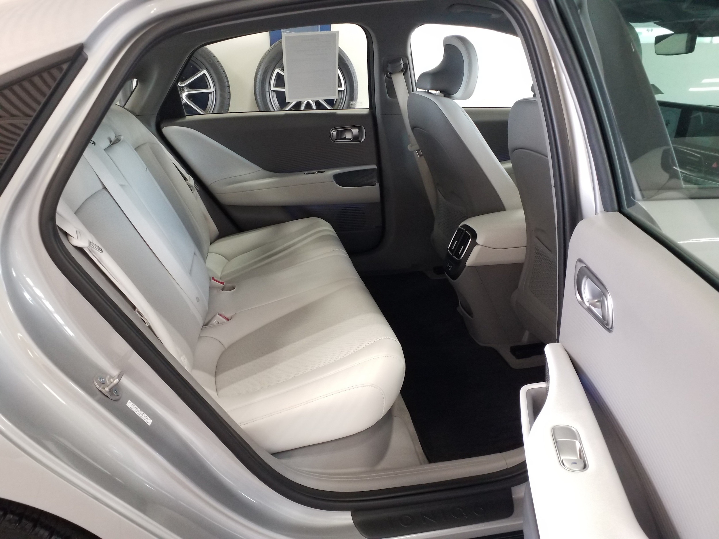 2024 Hyundai IONIQ 6 SEL - Photo 14