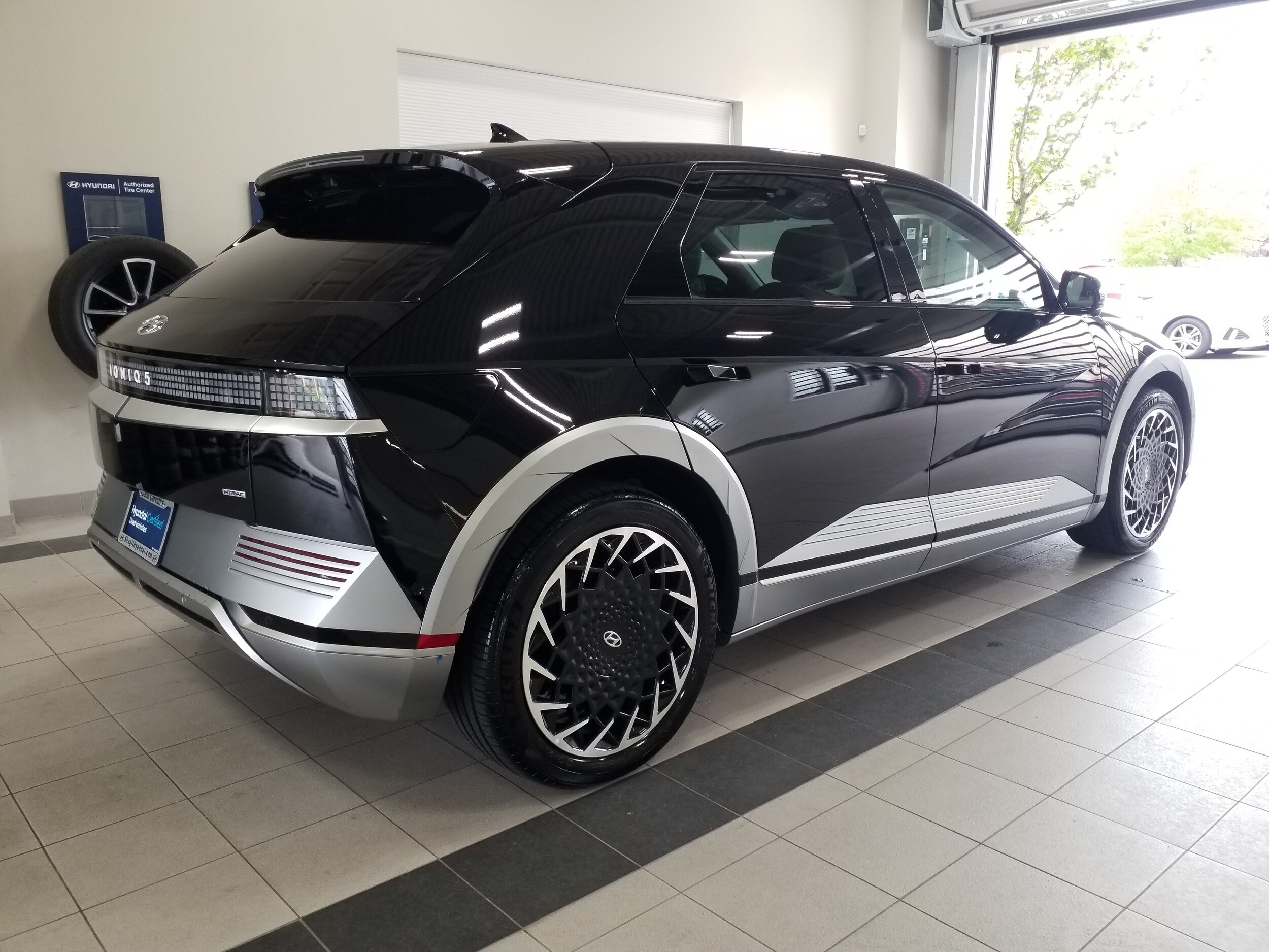 2024 Hyundai IONIQ 5 Limited - Photo 19