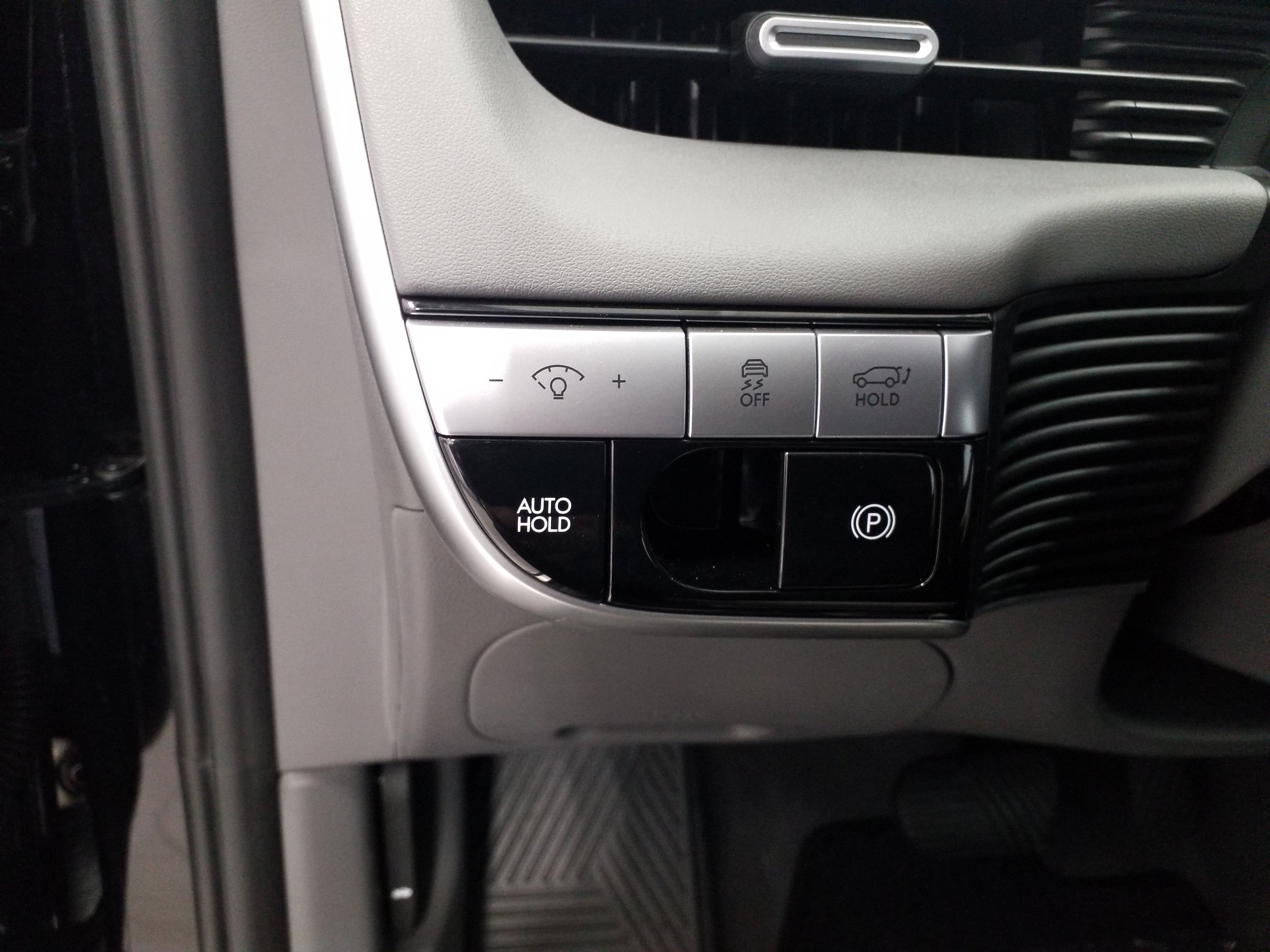2024 Hyundai IONIQ 5 Limited - Photo 10