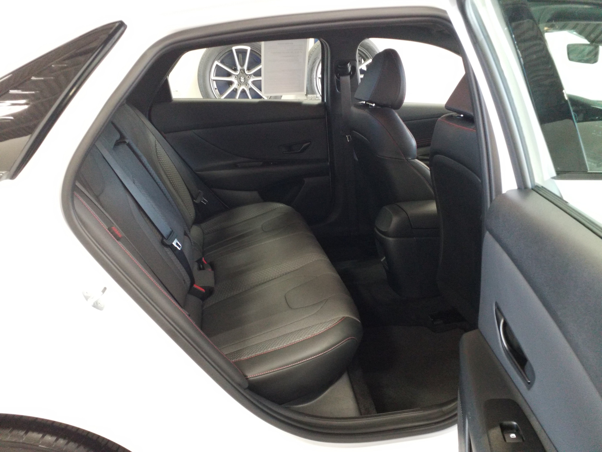 2025 Hyundai Elantra N Line - Photo 15