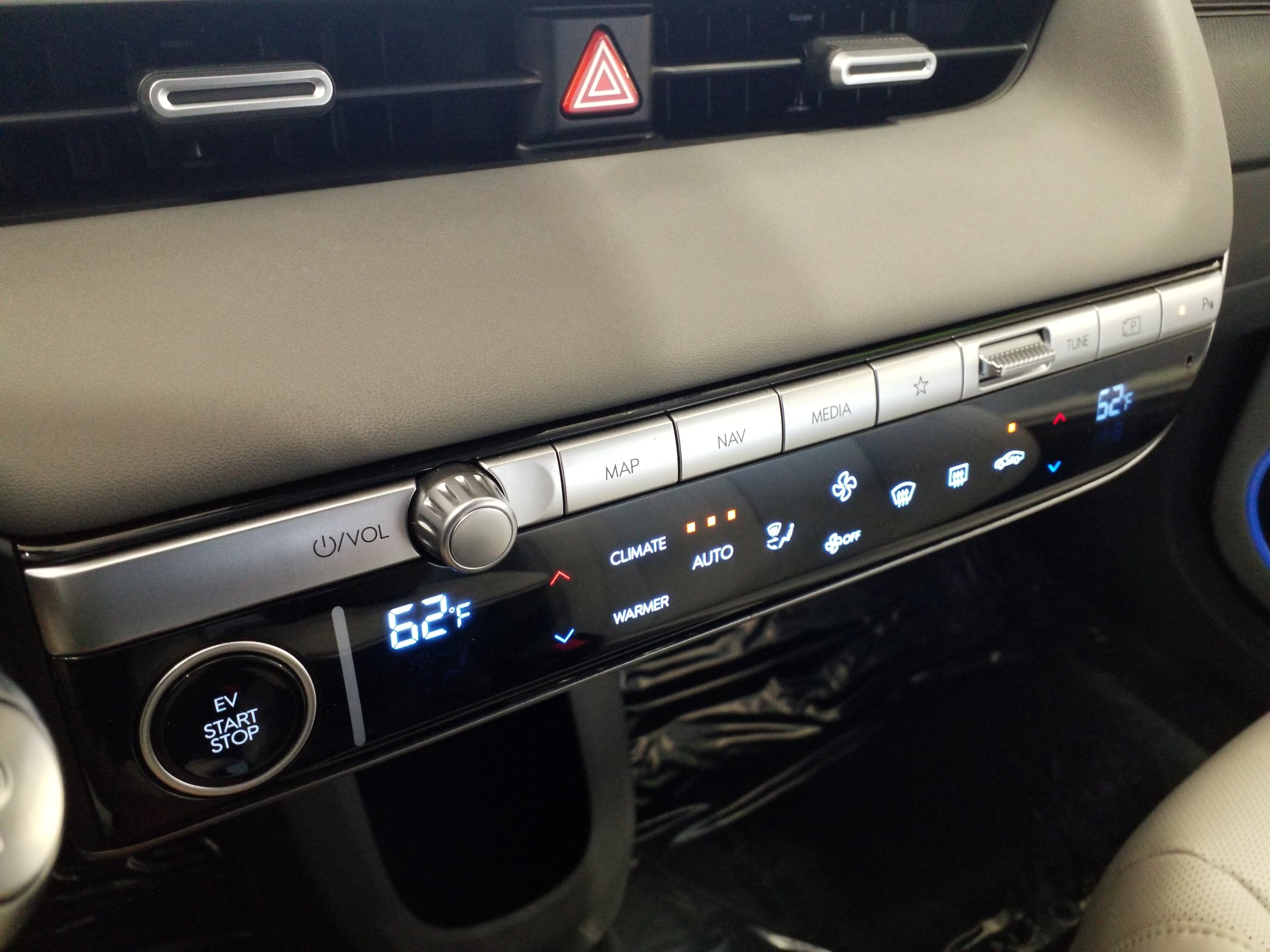 2024 Hyundai IONIQ 5 Limited - Photo 7
