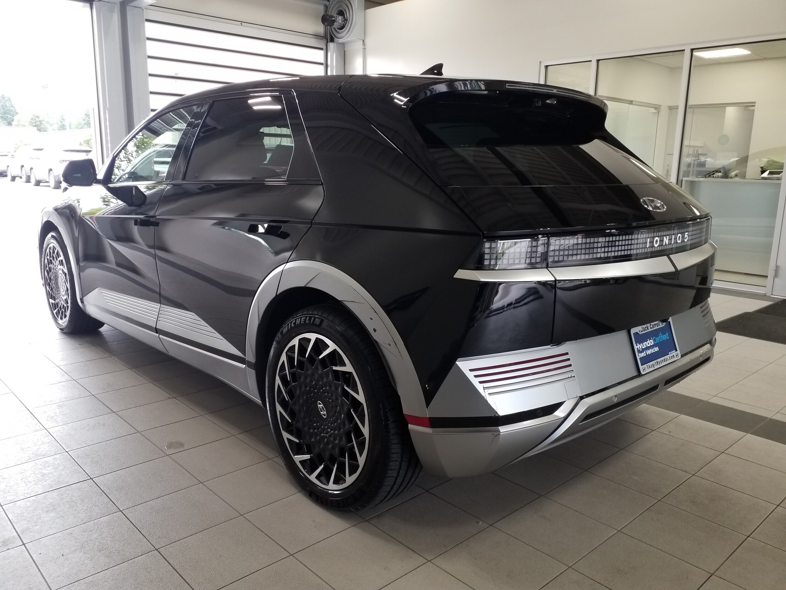 2024 Hyundai IONIQ 5 Limited - Photo 18