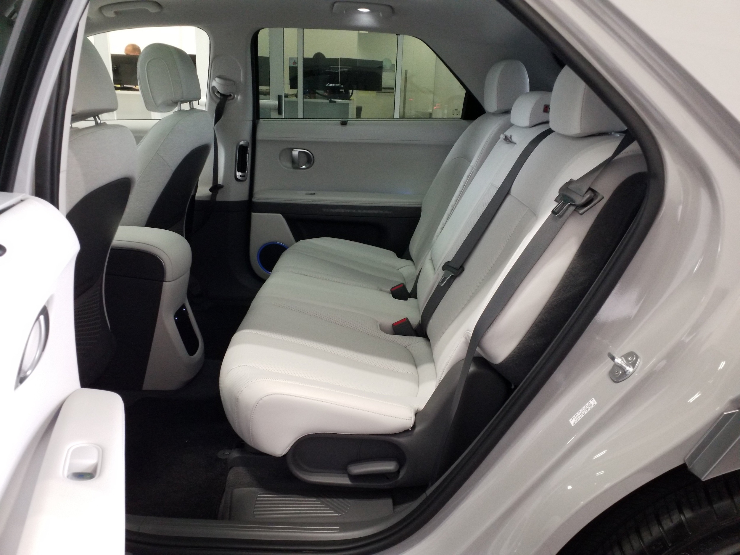 2024 Hyundai IONIQ 5 Limited - Photo 13