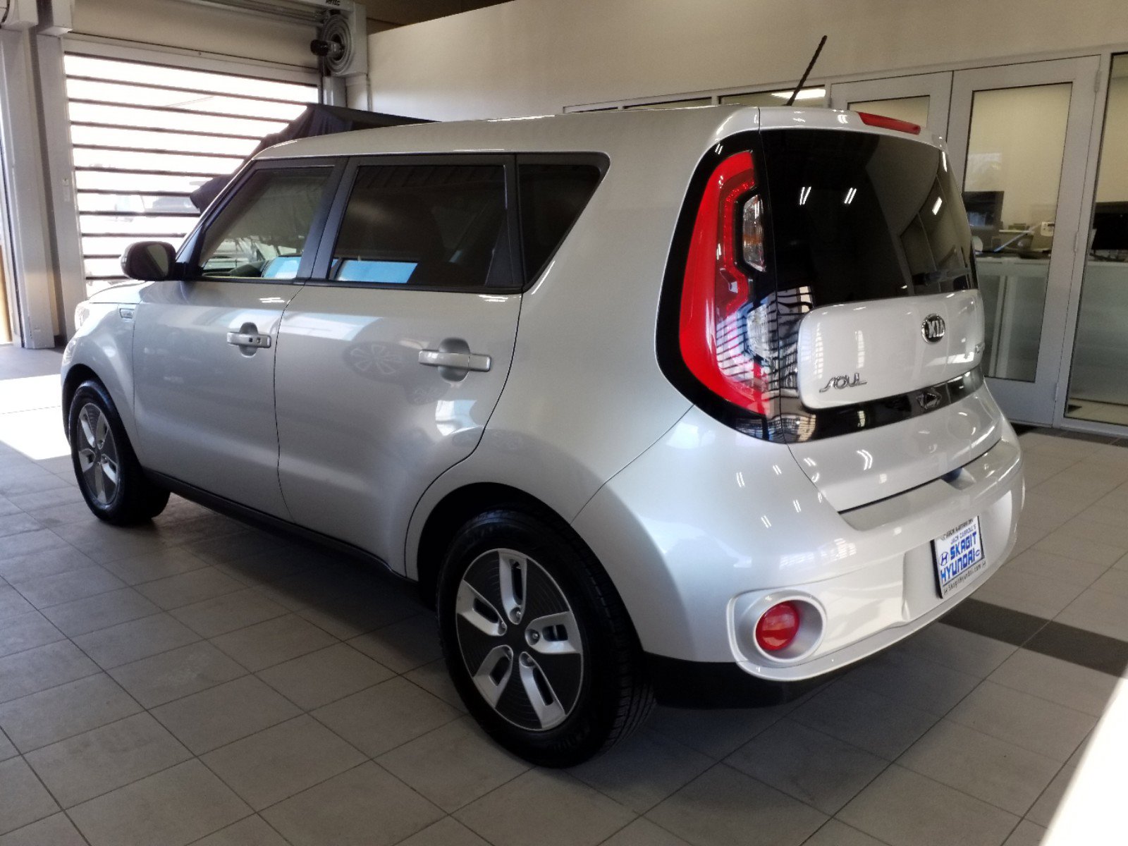 Used 2017 Kia Soul EV with VIN KNDJP3AE5H7021568 for sale in Burlington, WA