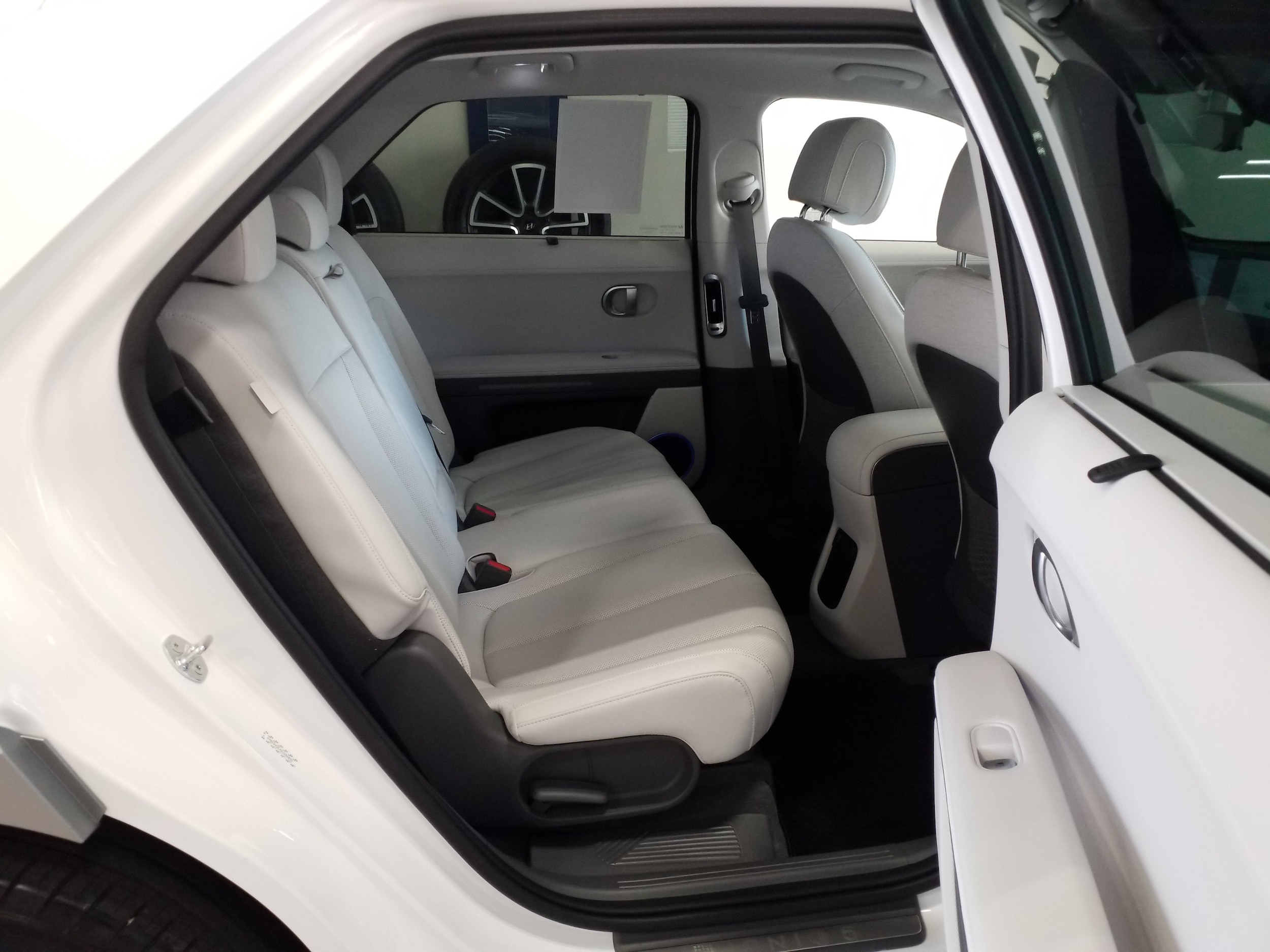 2024 Hyundai IONIQ 5 Limited - Photo 15