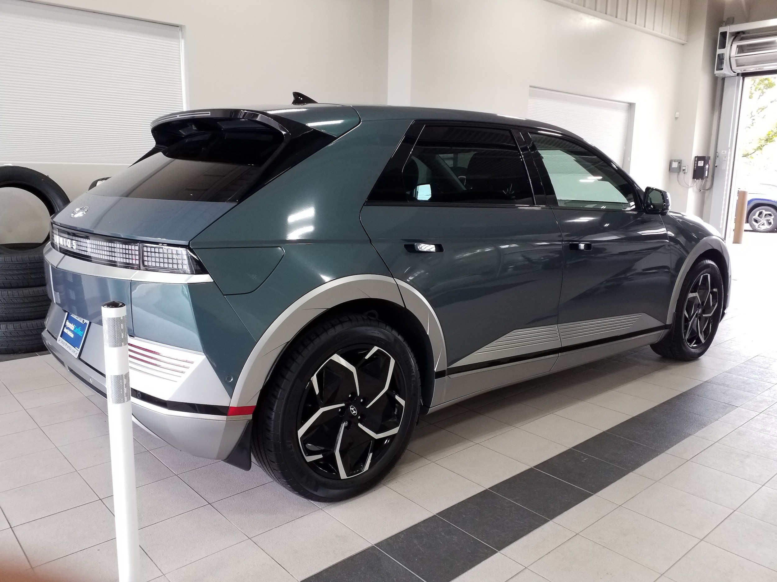 2024 Hyundai IONIQ 5 Limited - Photo 19
