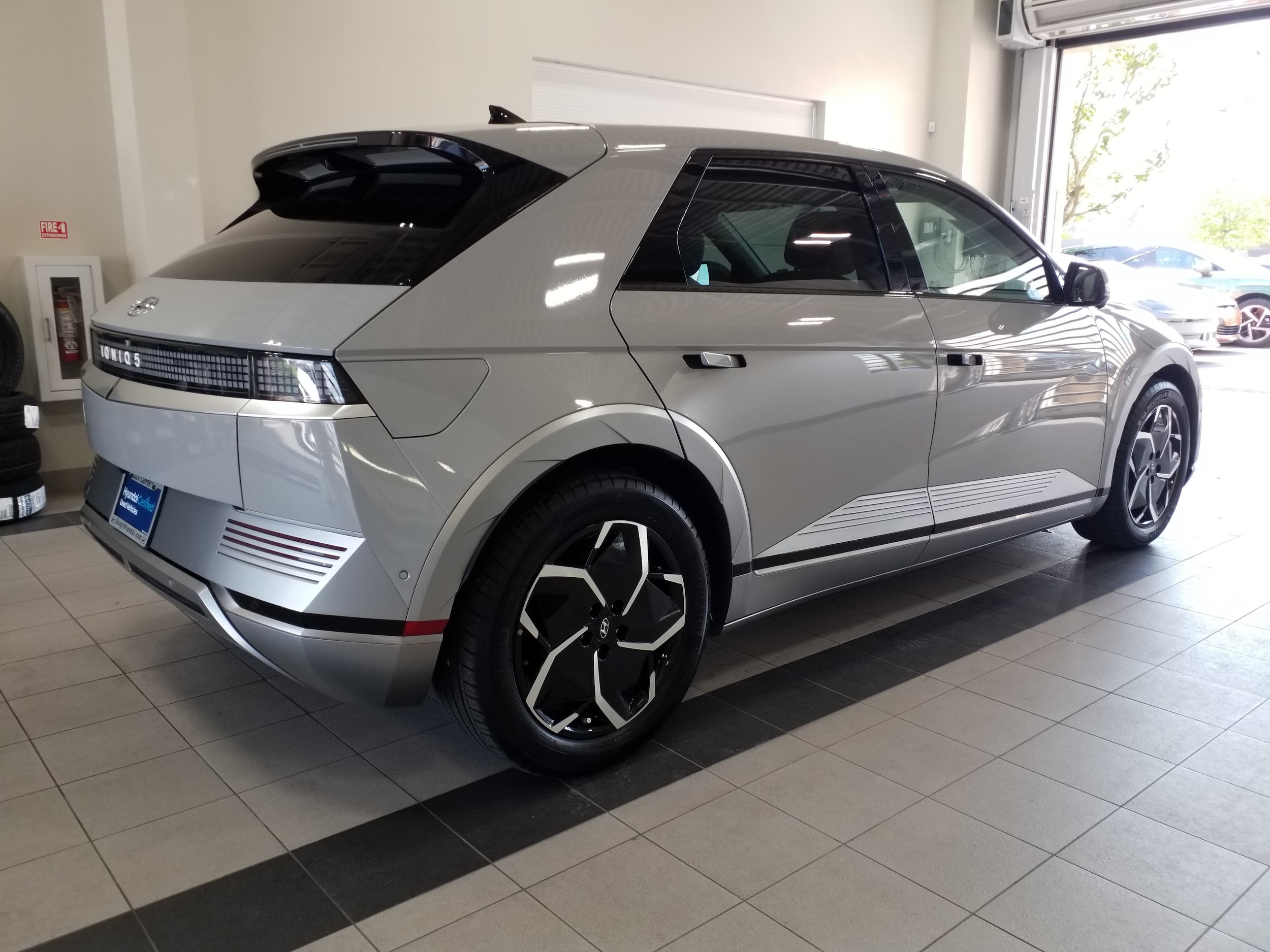 2024 Hyundai IONIQ 5 Limited - Photo 19