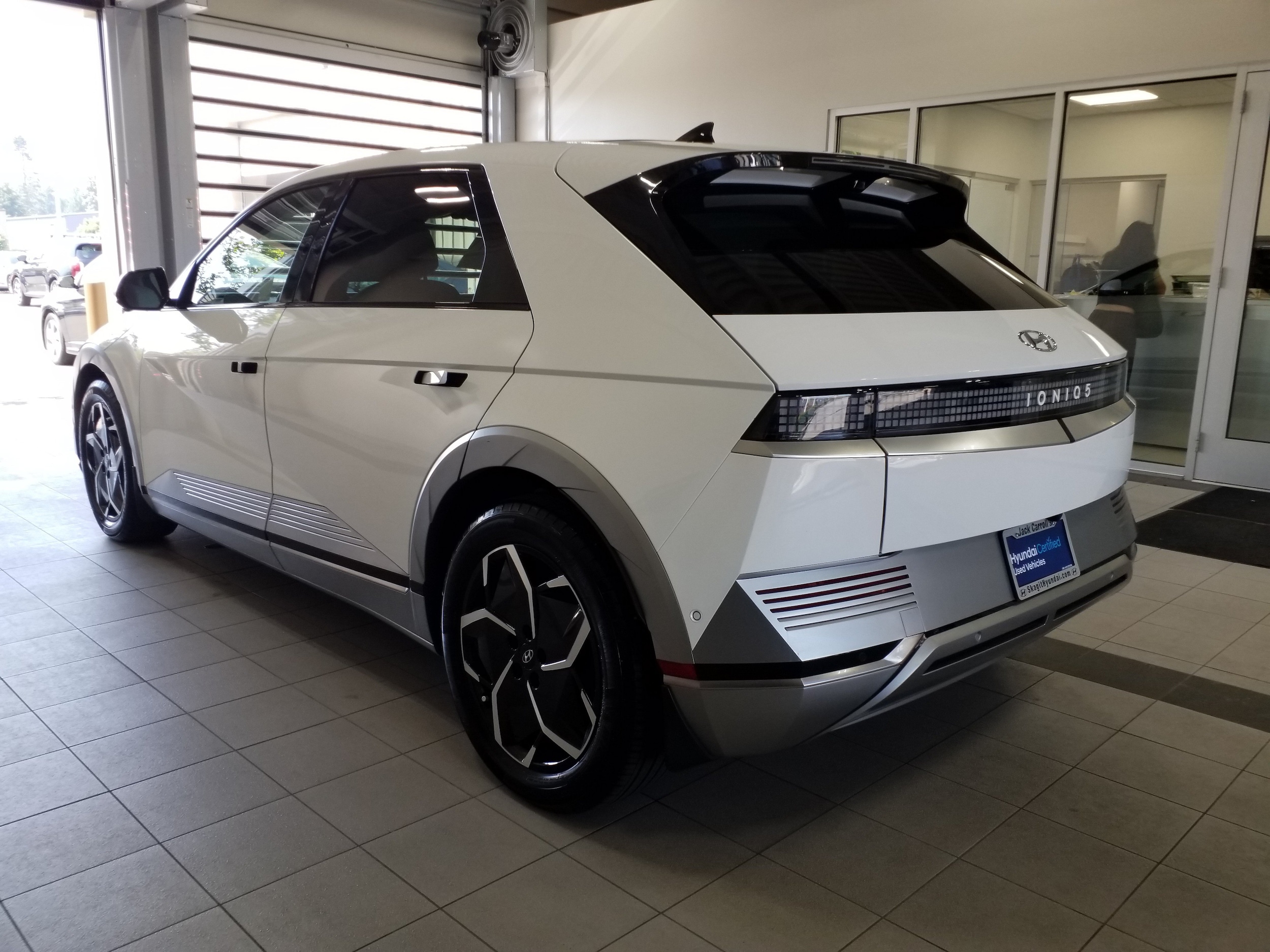 2024 Hyundai IONIQ 5 Limited - Photo 18