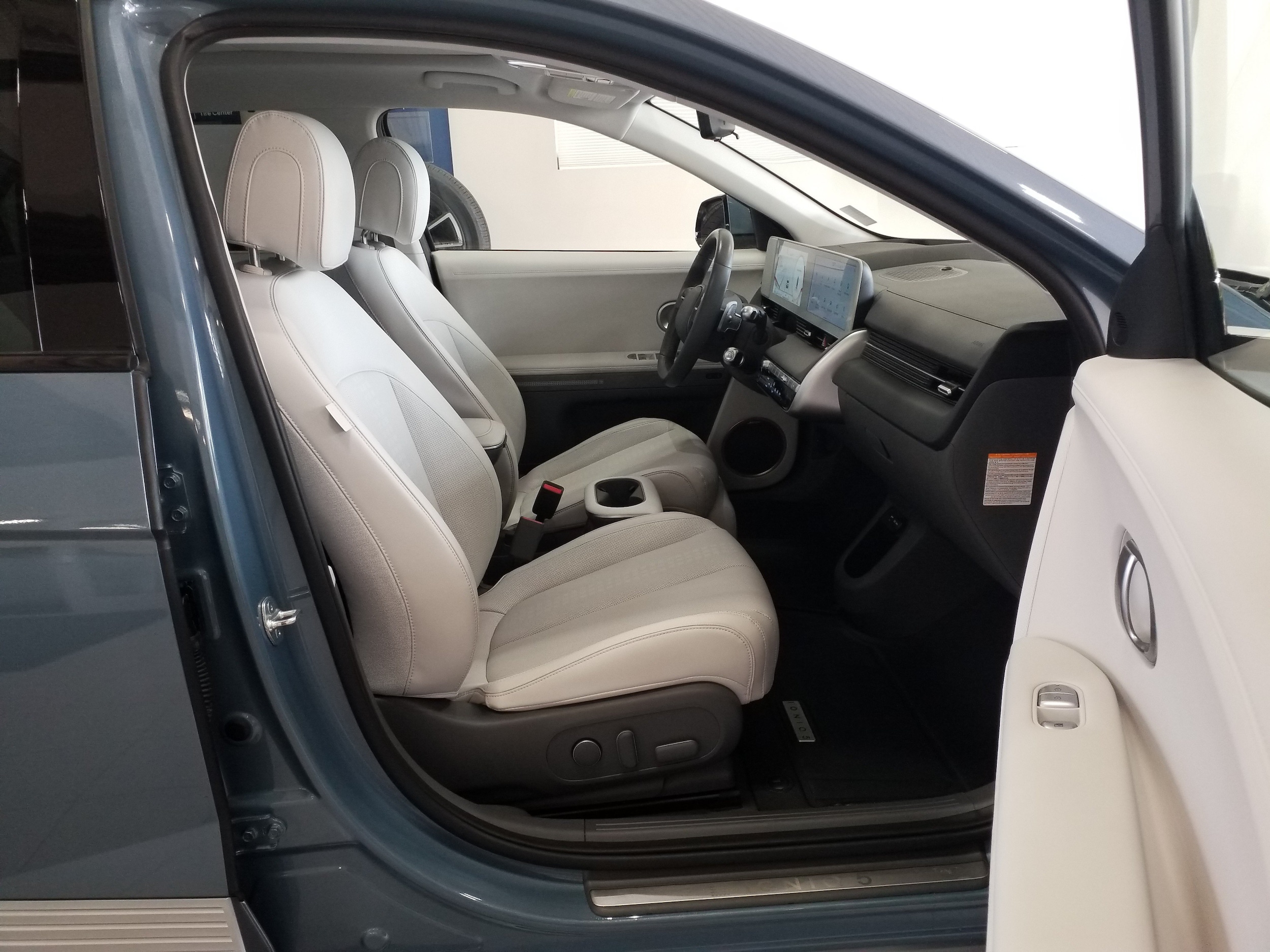 2024 Hyundai IONIQ 5 Limited - Photo 16