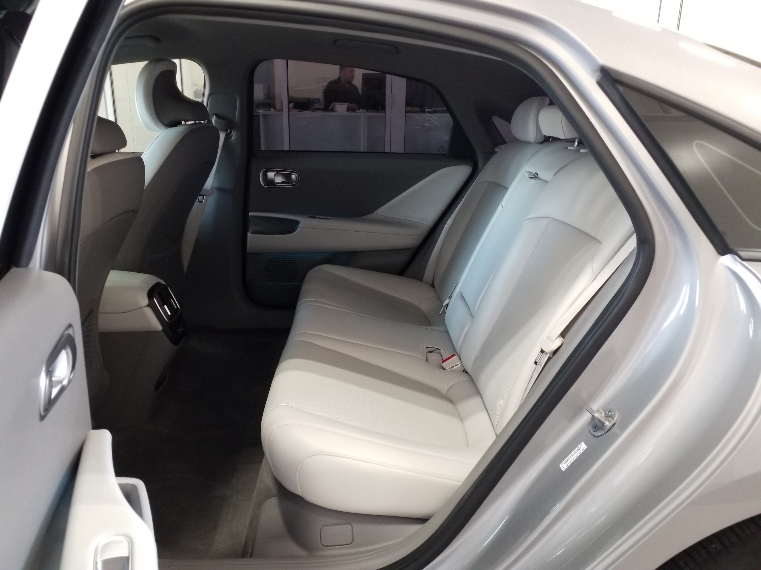 2024 Hyundai IONIQ 6 SEL - Photo 12