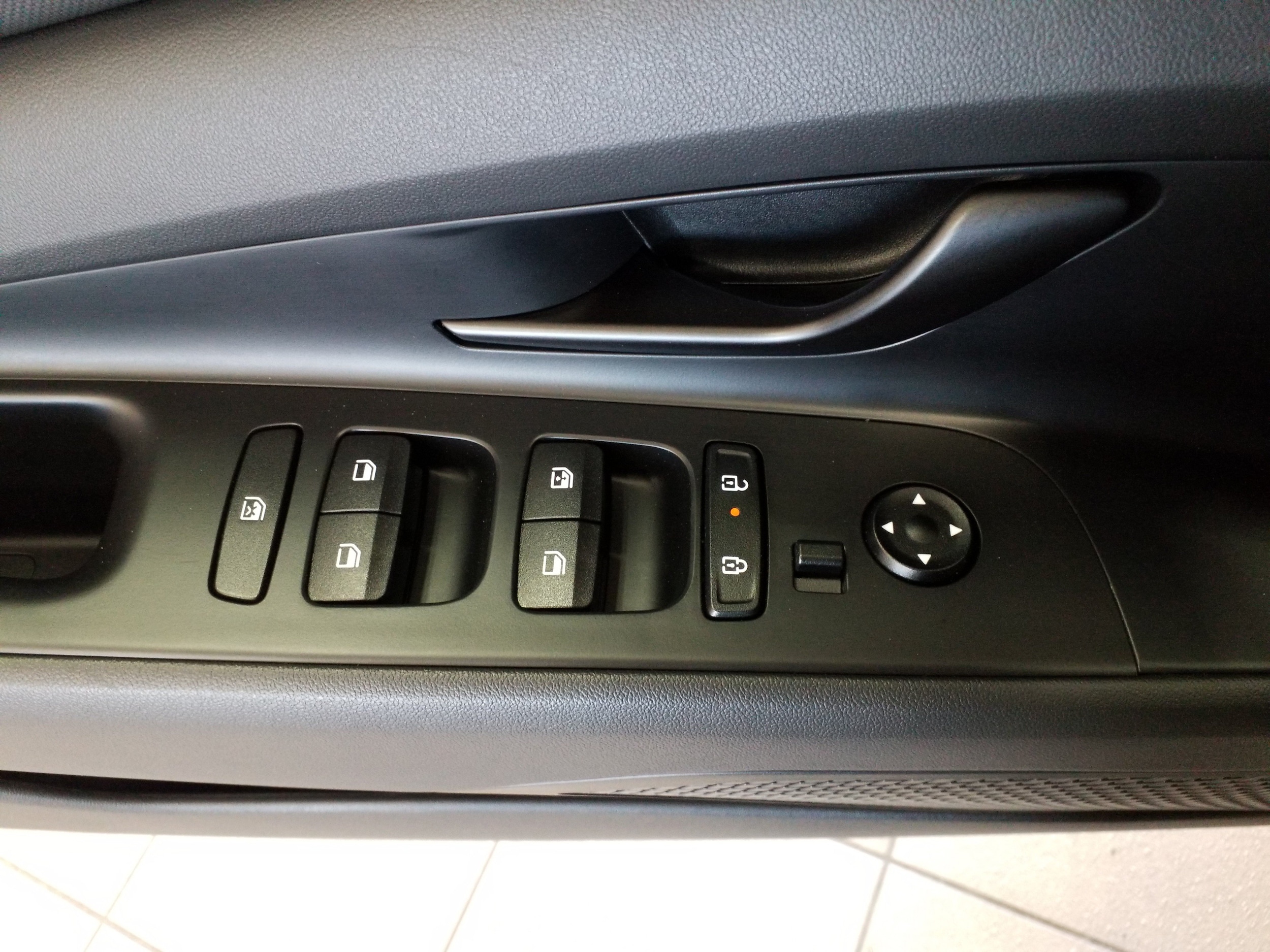 2025 Hyundai Elantra N Line - Photo 11