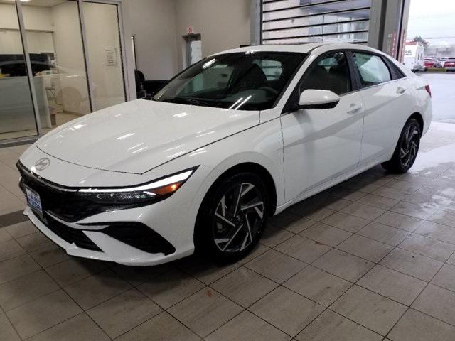 2025 Hyundai Elantra SEL Convenience photo 2